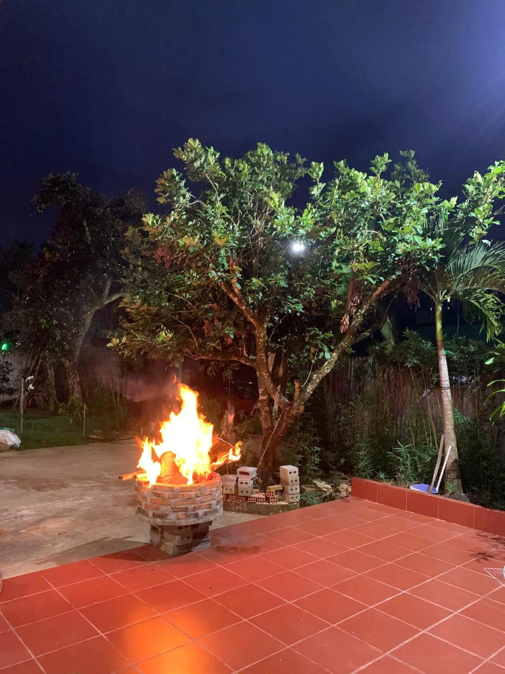 BBQ facilities in Pin's House