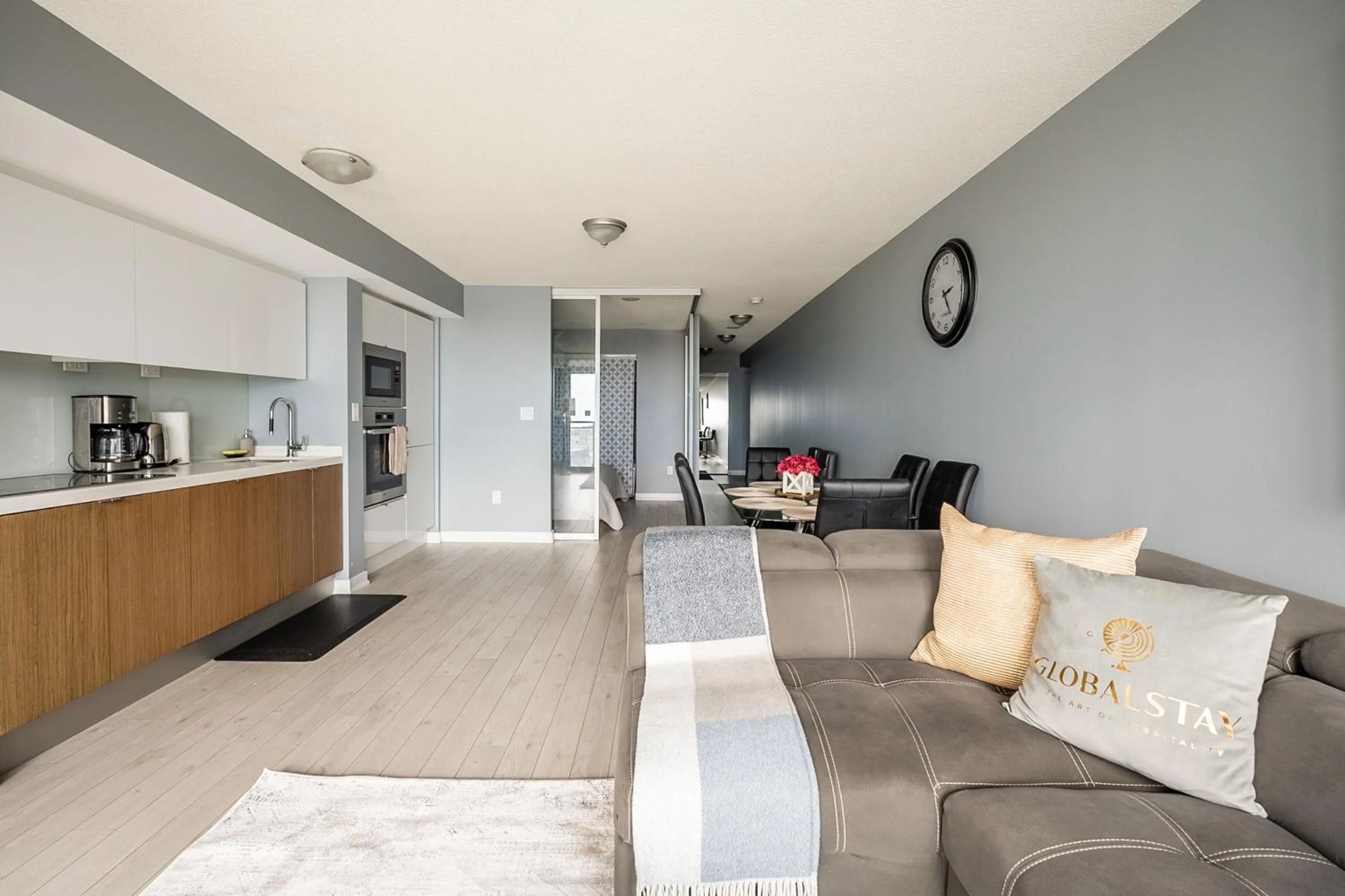 Kitchen or kitchenette in GLOBALSTAY Elegant Downtown Apartments