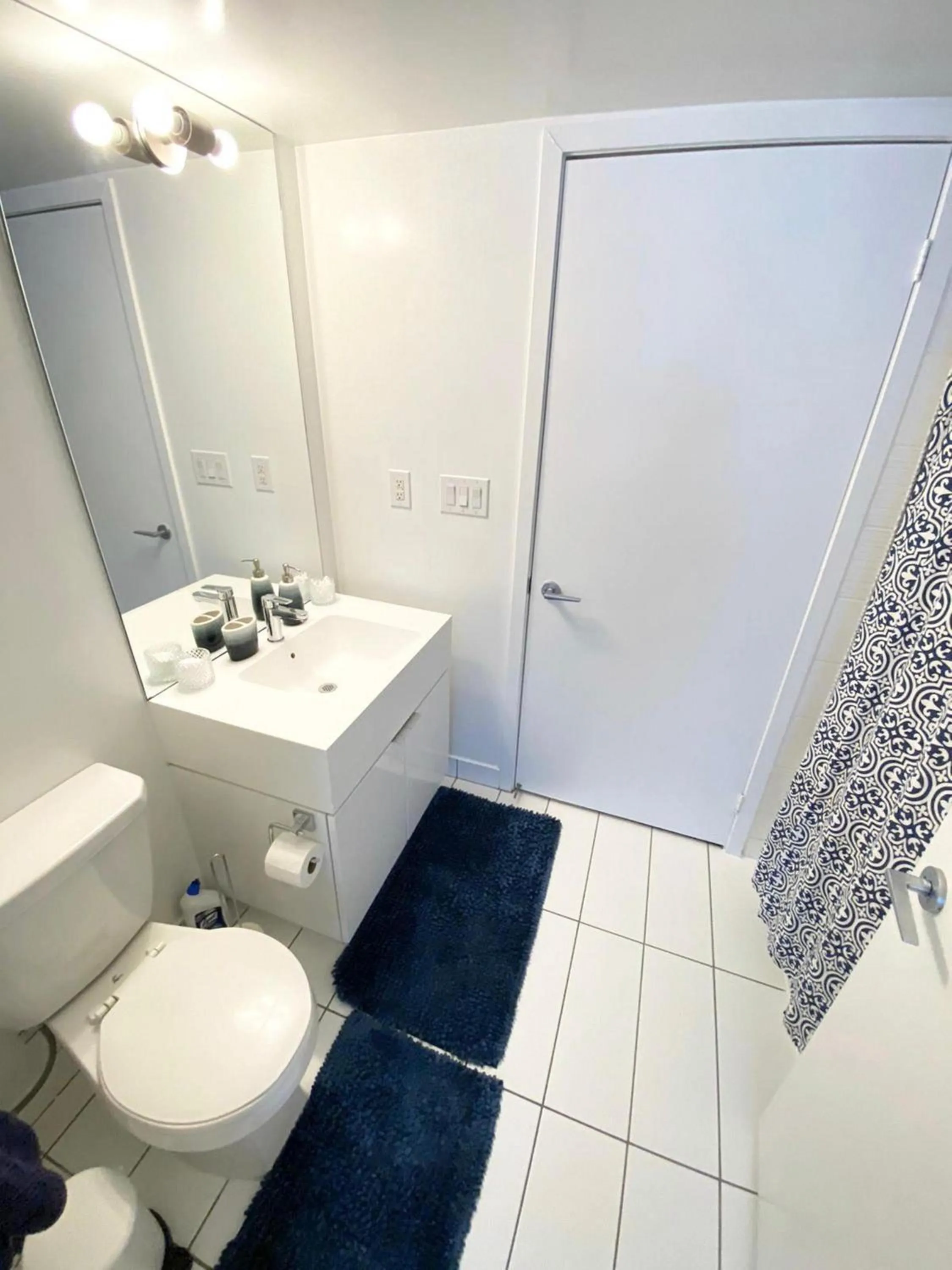 Bathroom in GLOBALSTAY Elegant Downtown Apartments