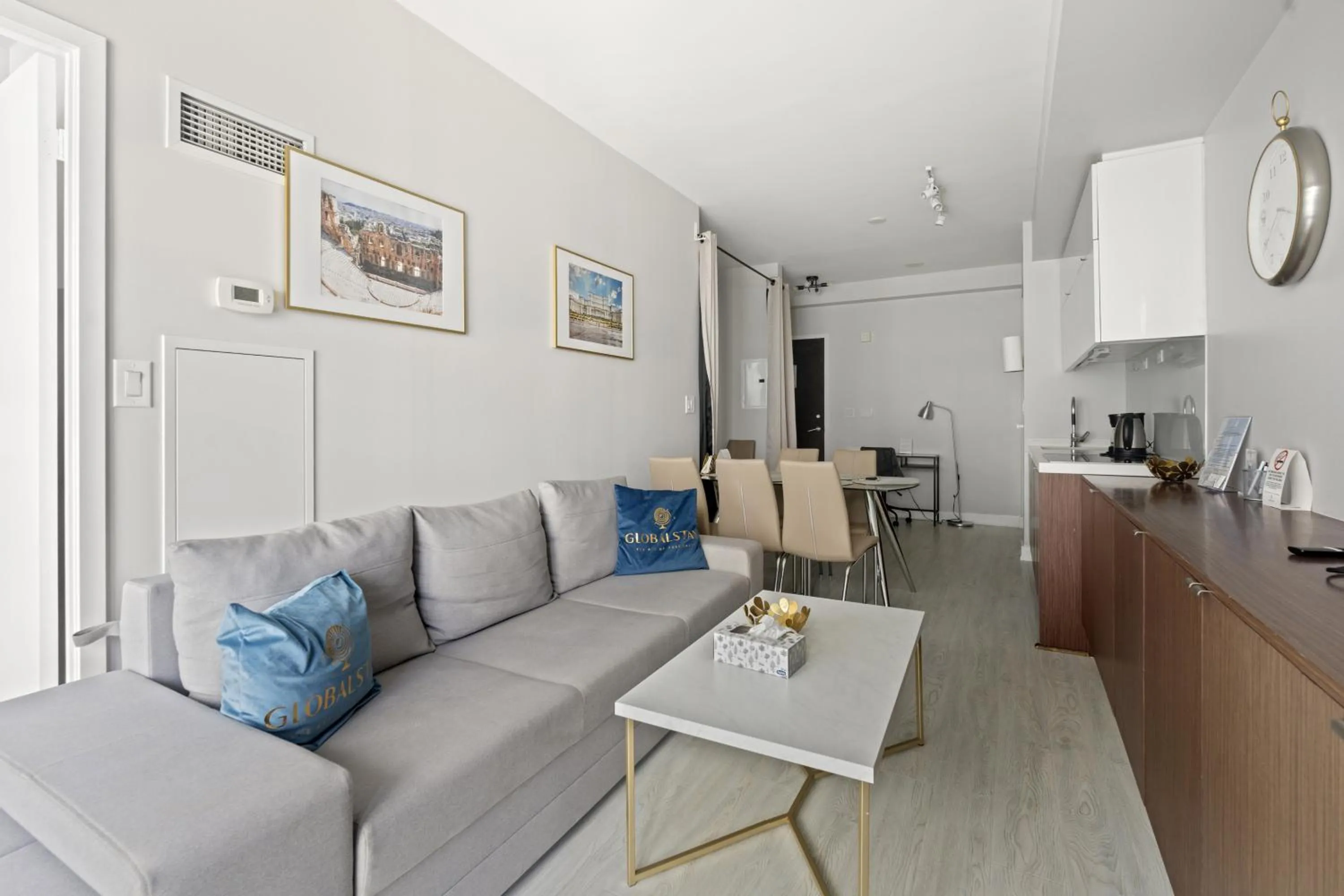 Kitchen or kitchenette in GLOBALSTAY Elegant Downtown Apartments