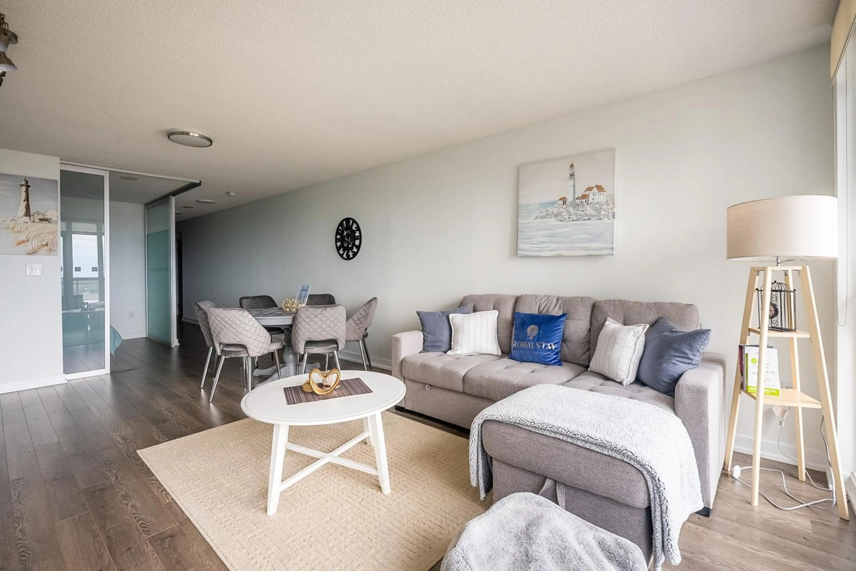 Living room in GLOBALSTAY Elegant Downtown Apartments