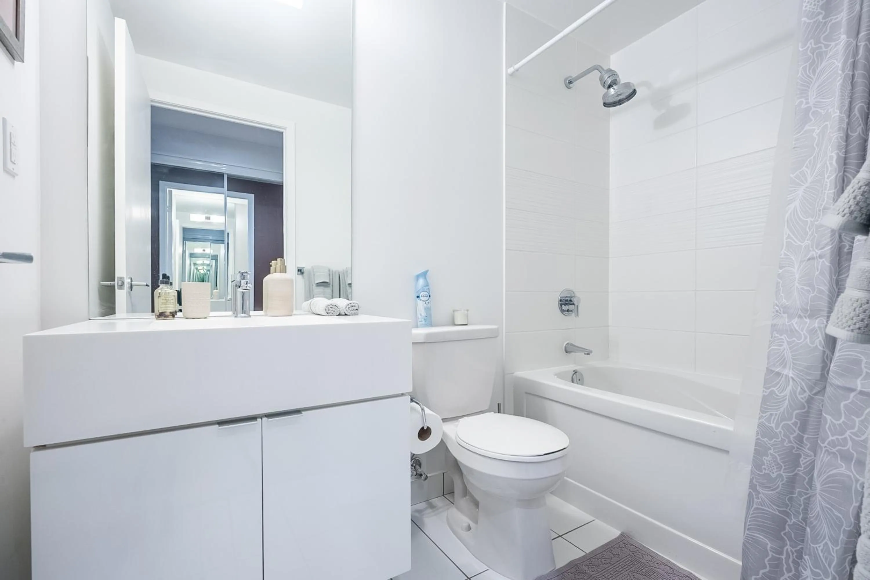 Bathroom in GLOBALSTAY Elegant Downtown Apartments