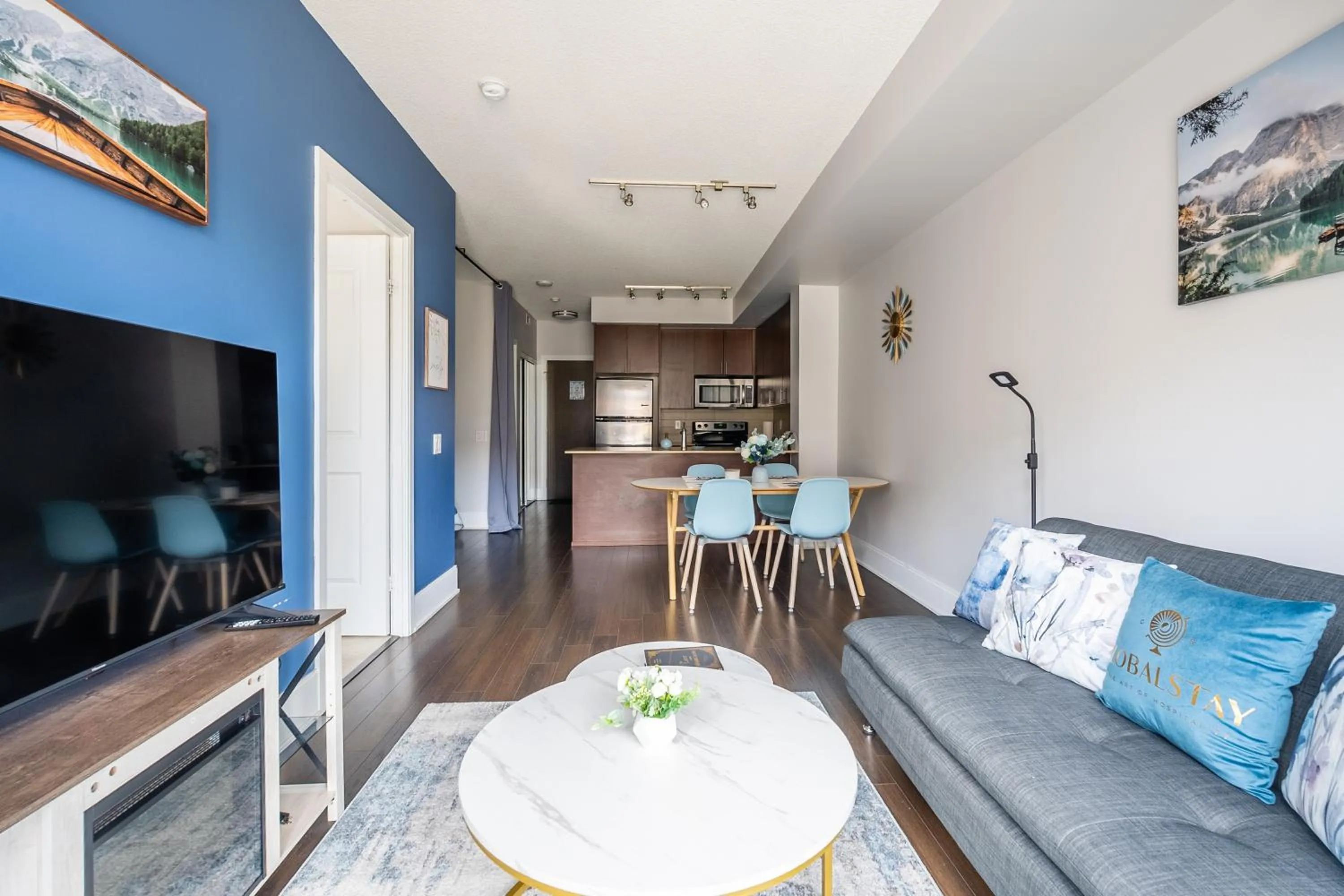 TV and multimedia in GLOBALSTAY Elegant Downtown Apartments