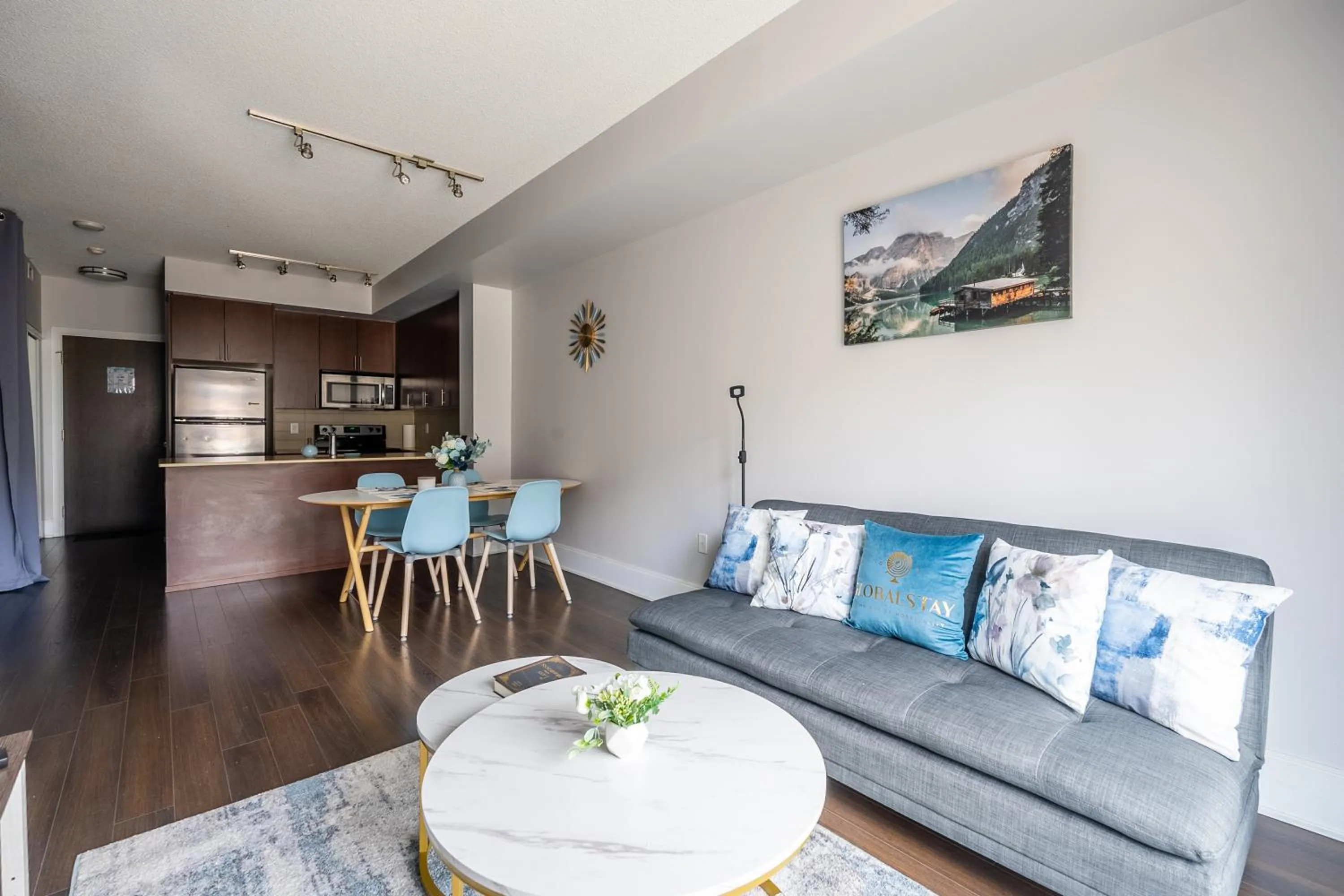 Kitchen or kitchenette in GLOBALSTAY Elegant Downtown Apartments