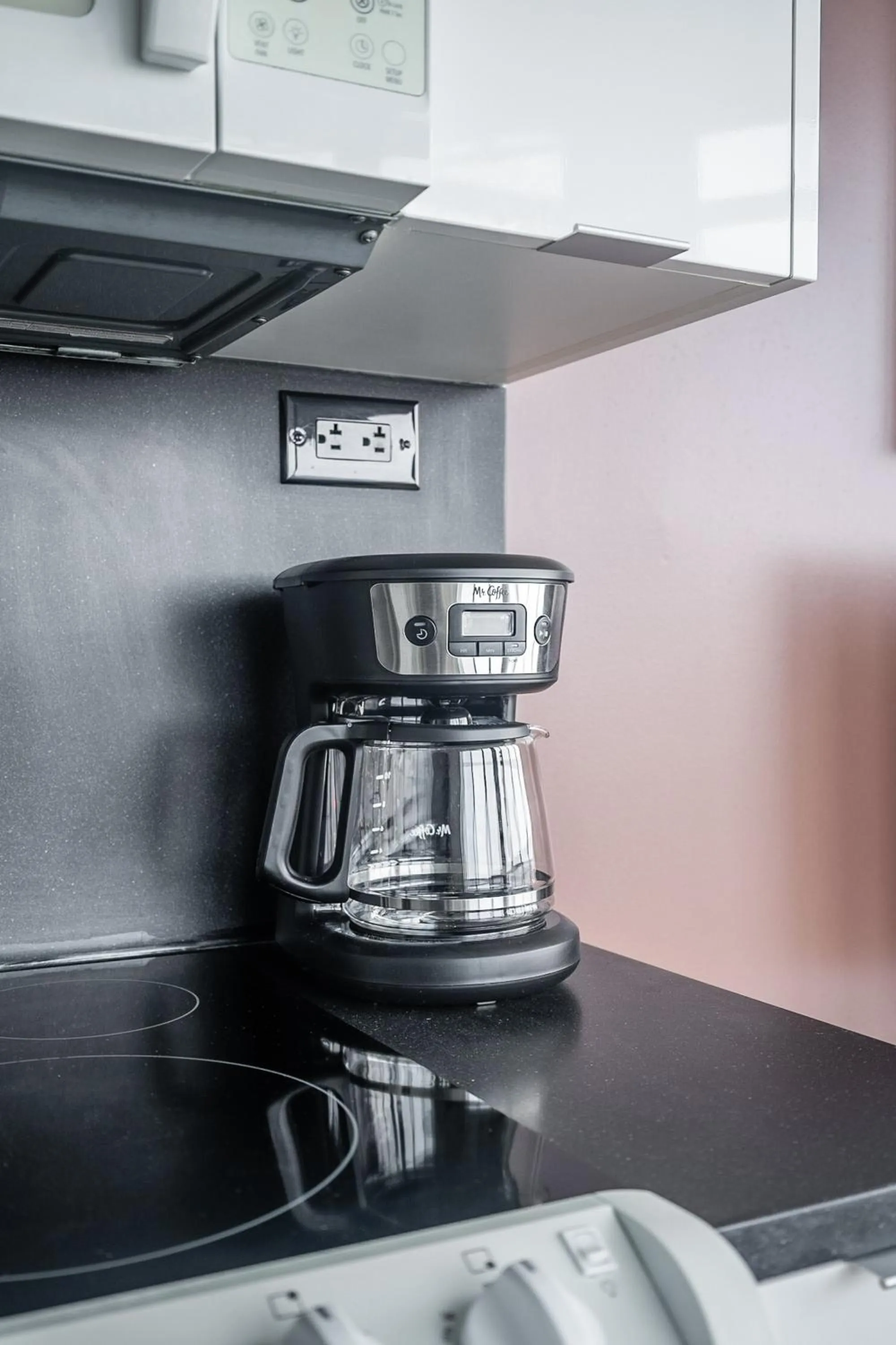 Kitchen or kitchenette in GLOBALSTAY Elegant Downtown Apartments