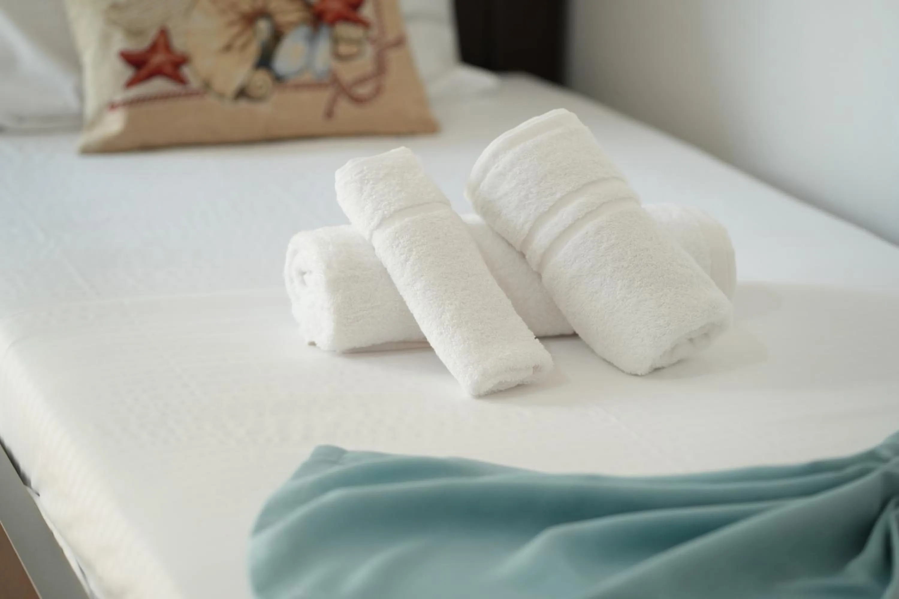 Photo of the whole room, Bed in Saranda Waterside Apartments