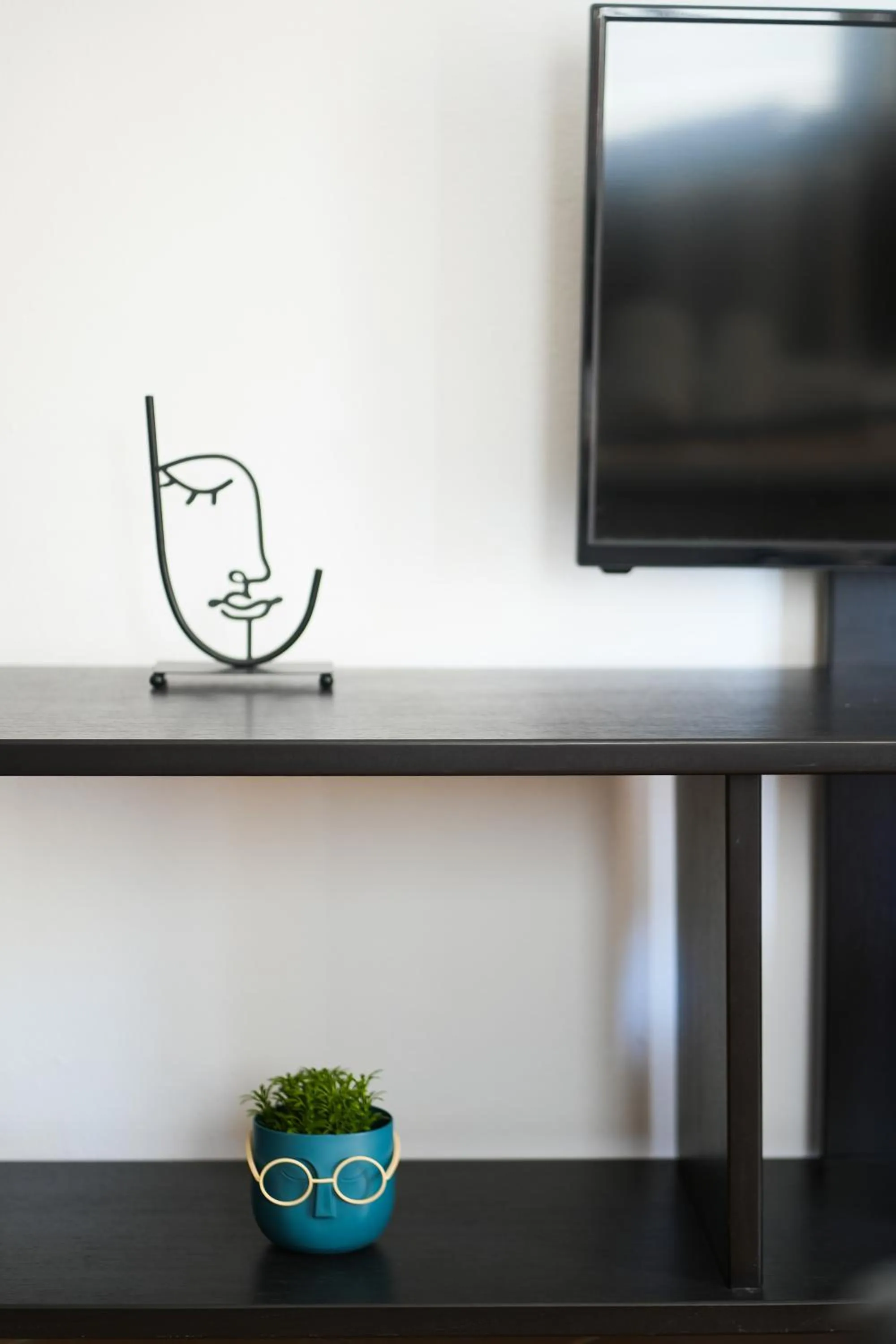 TV and multimedia in Saranda Waterside Apartments