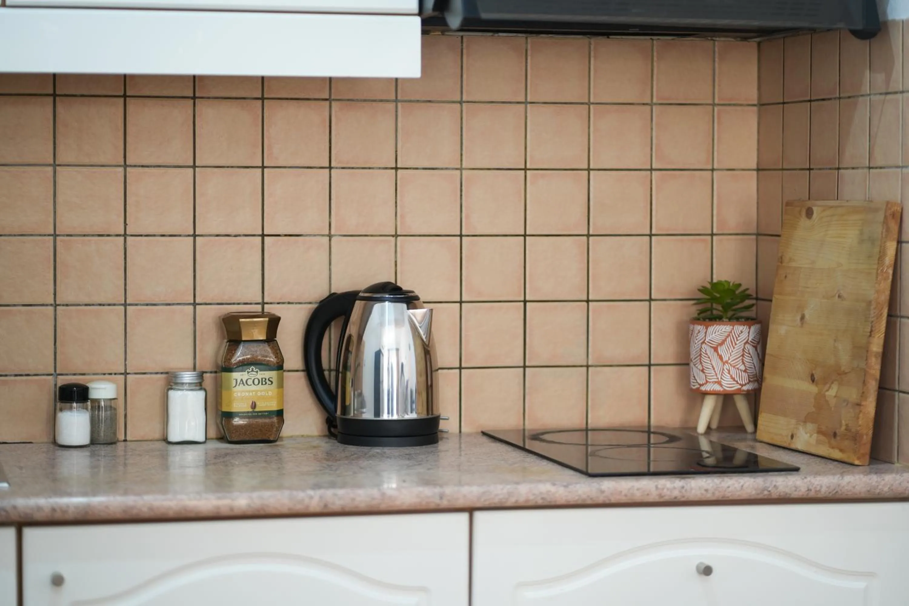 Coffee/tea facilities in Saranda Waterside Apartments