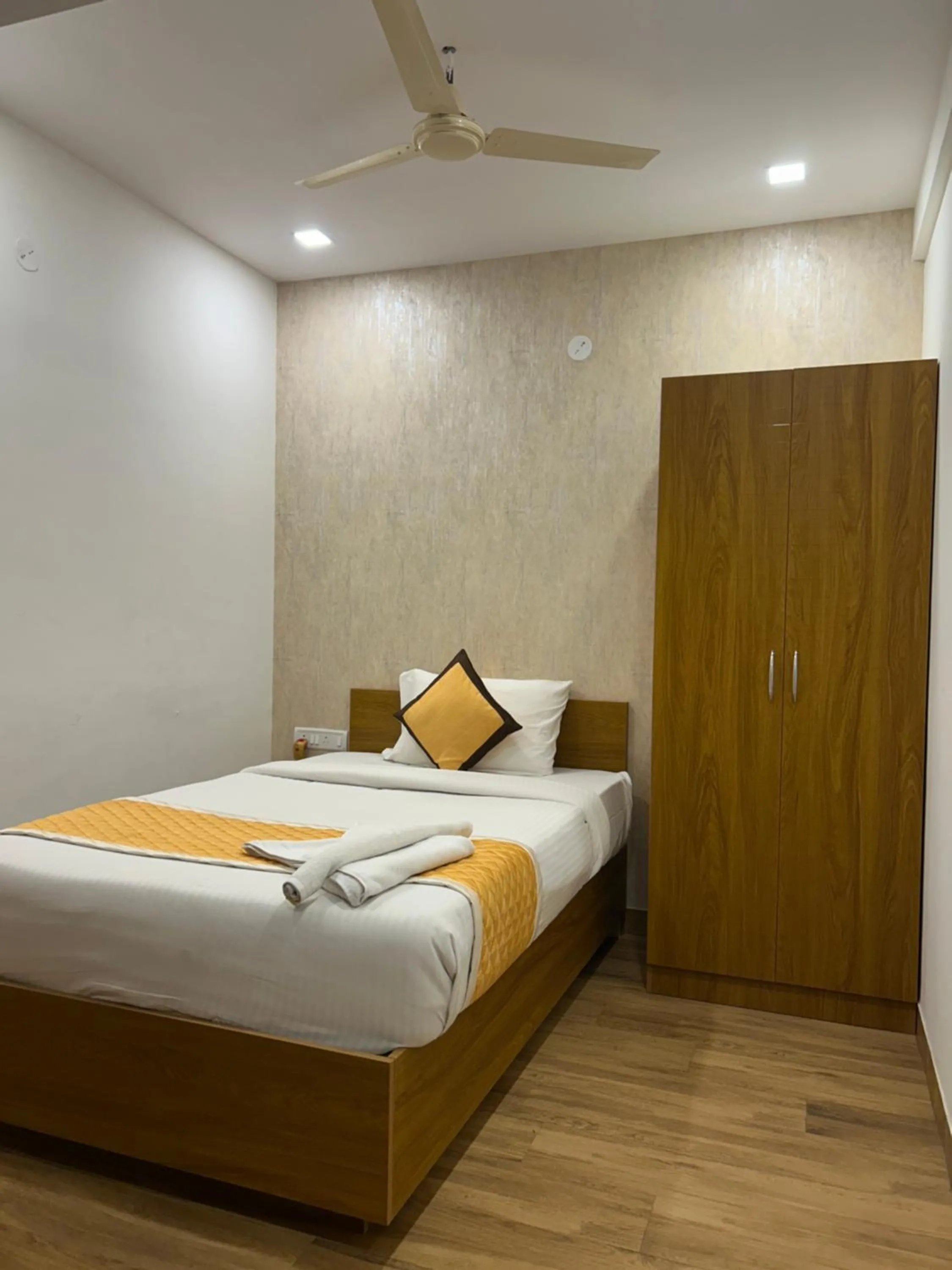 Bedroom, Bed in Temple Keys Bangalore by Bestinn Leisure