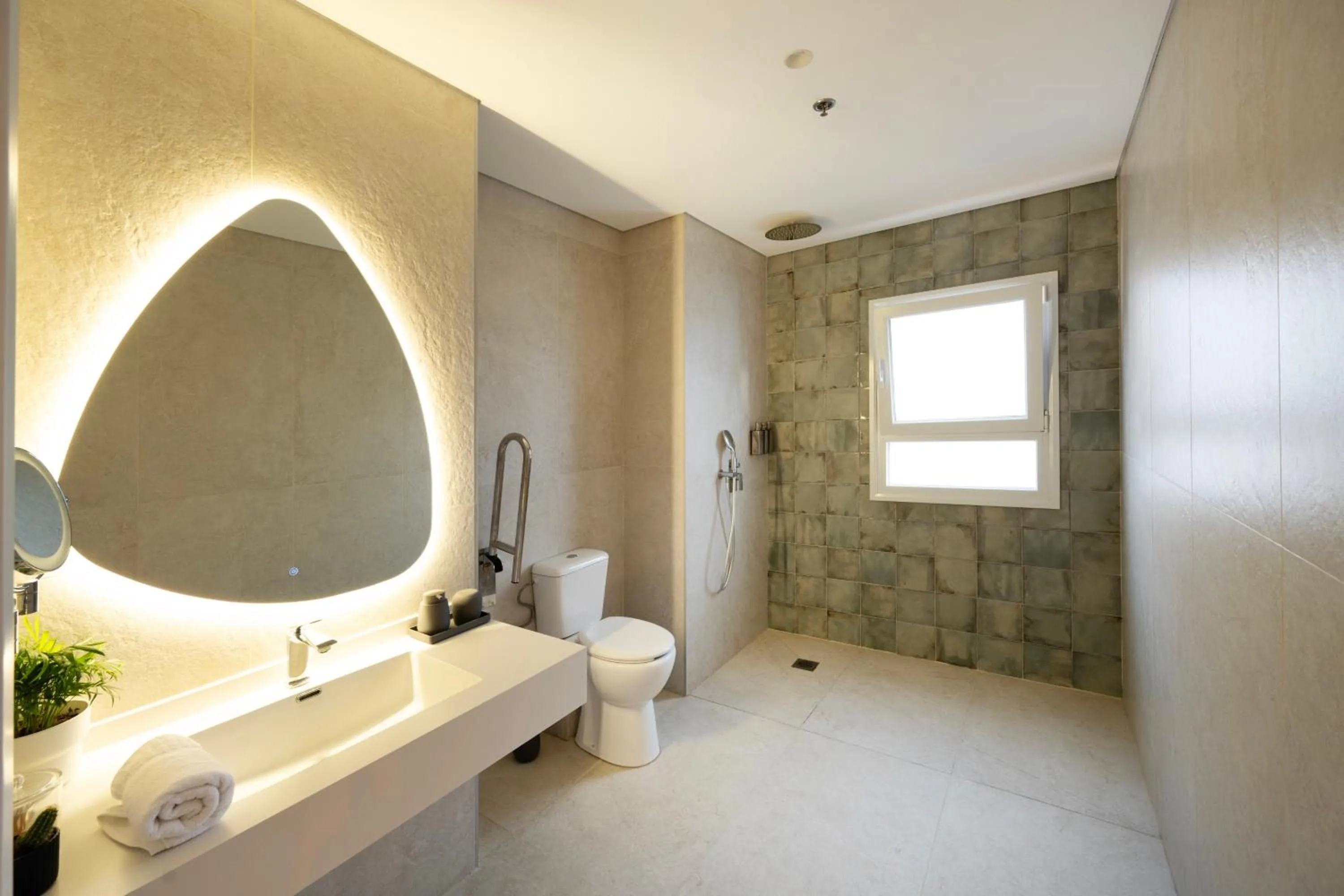 Bathroom in Allenbeach TLV- apart Hotel- Adults only