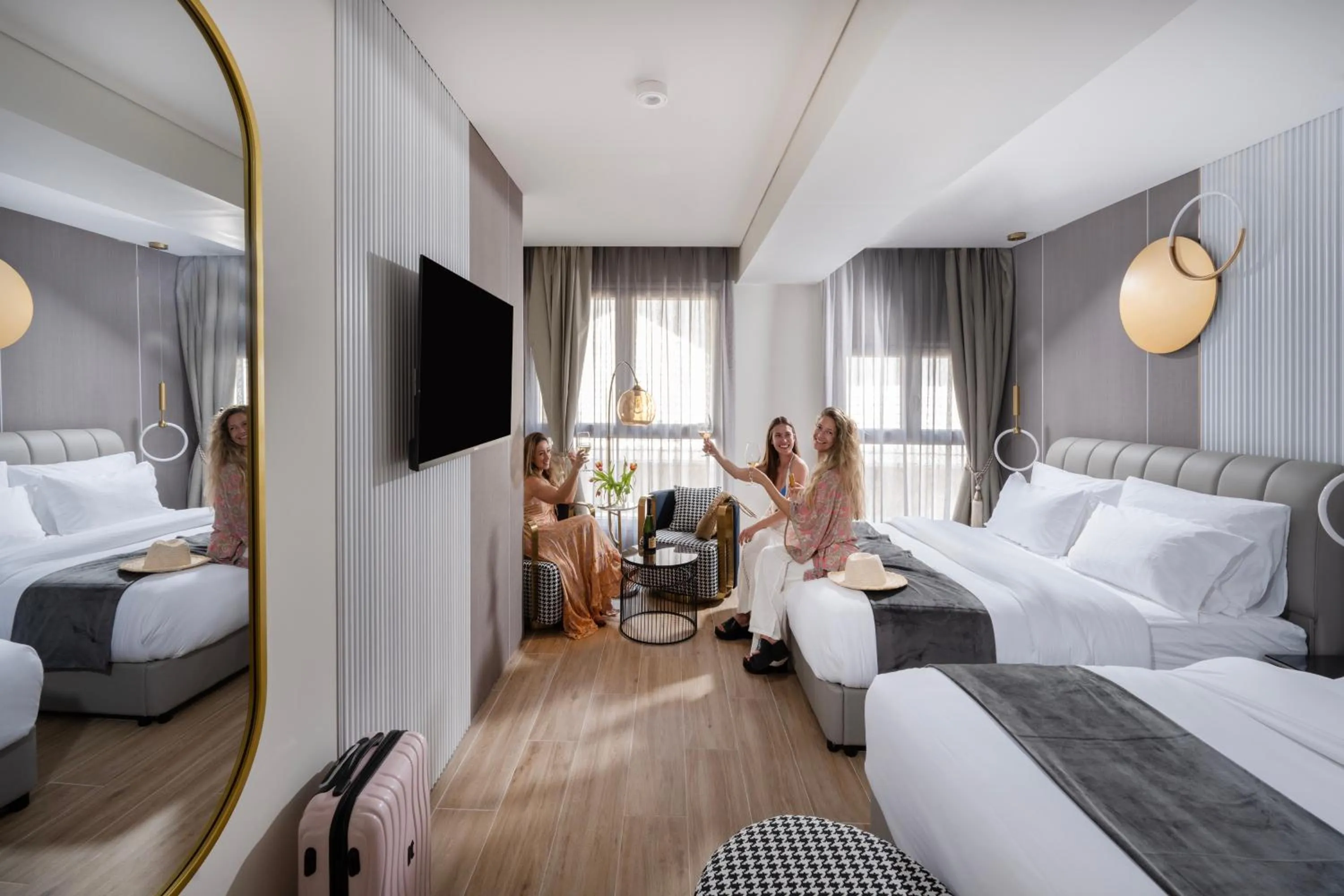 Communal lounge/ TV room, Bed in Allenbeach TLV- apart Hotel- Adults only