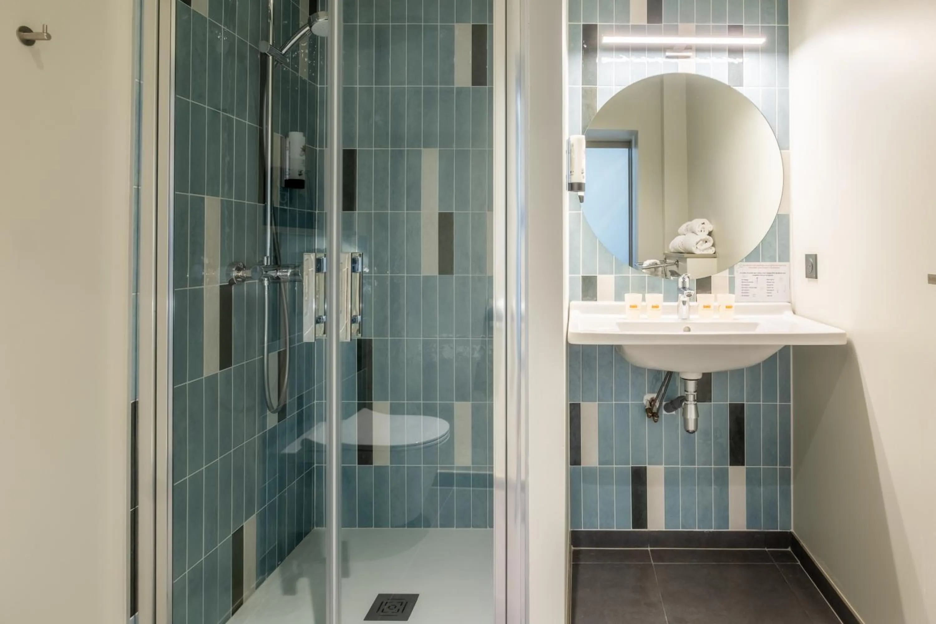 Shower in La Maison Rabelais