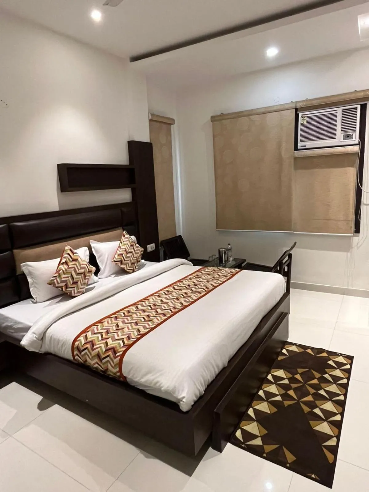 Bed in Hotel SB Residency