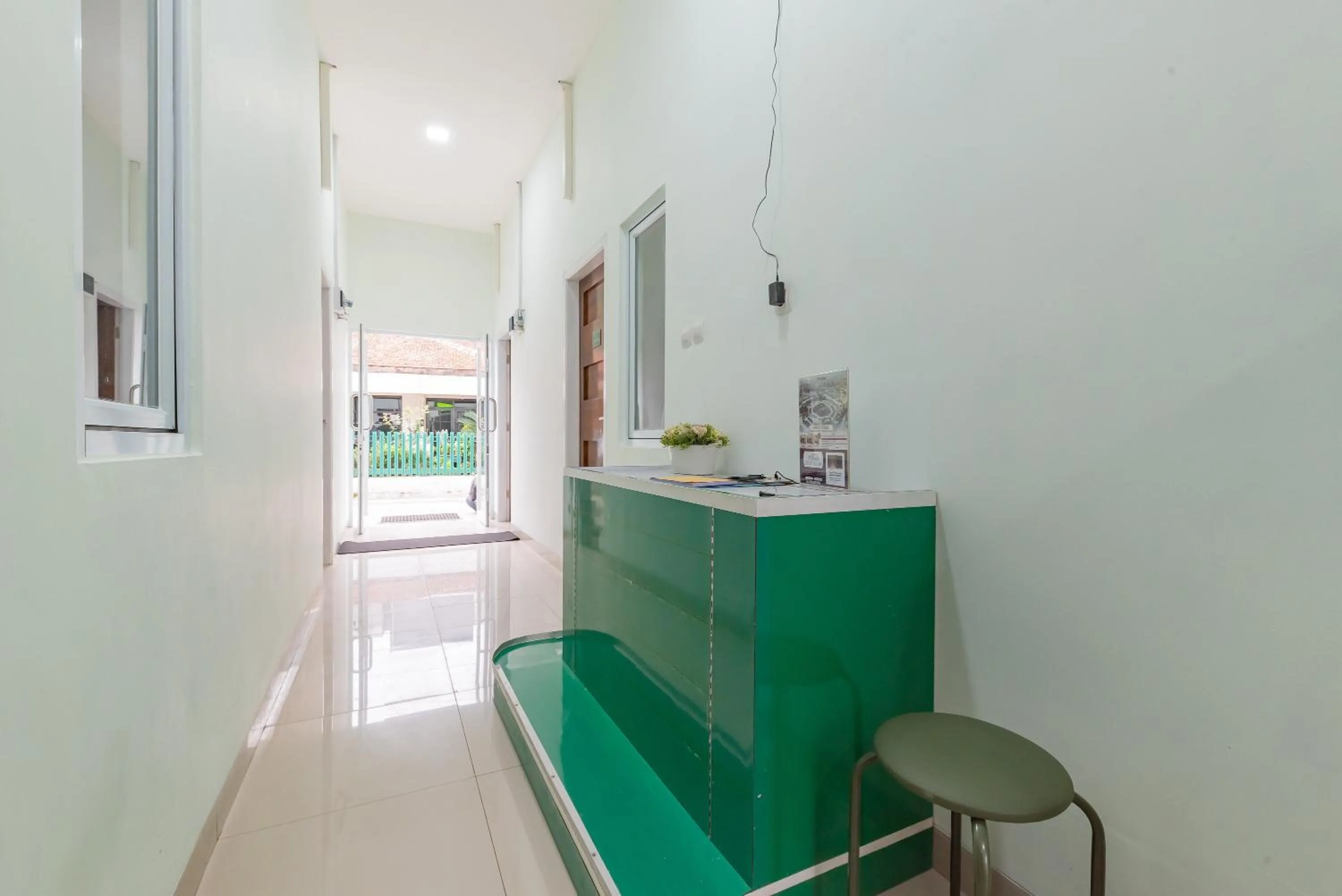 Lobby or reception in Urbanview Hotel Nakasya Burangrang