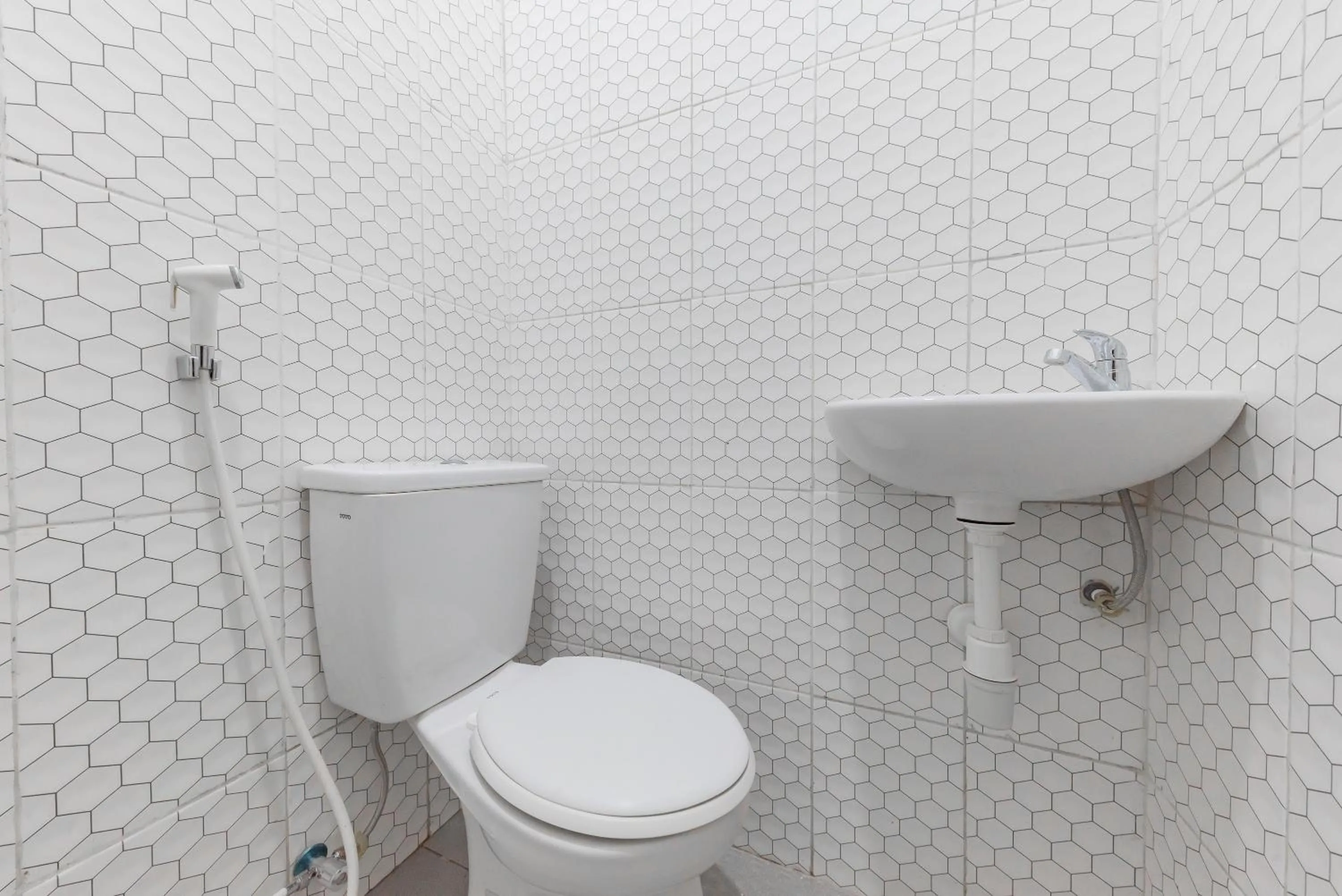 Bathroom in Urbanview Hotel Nakasya Burangrang