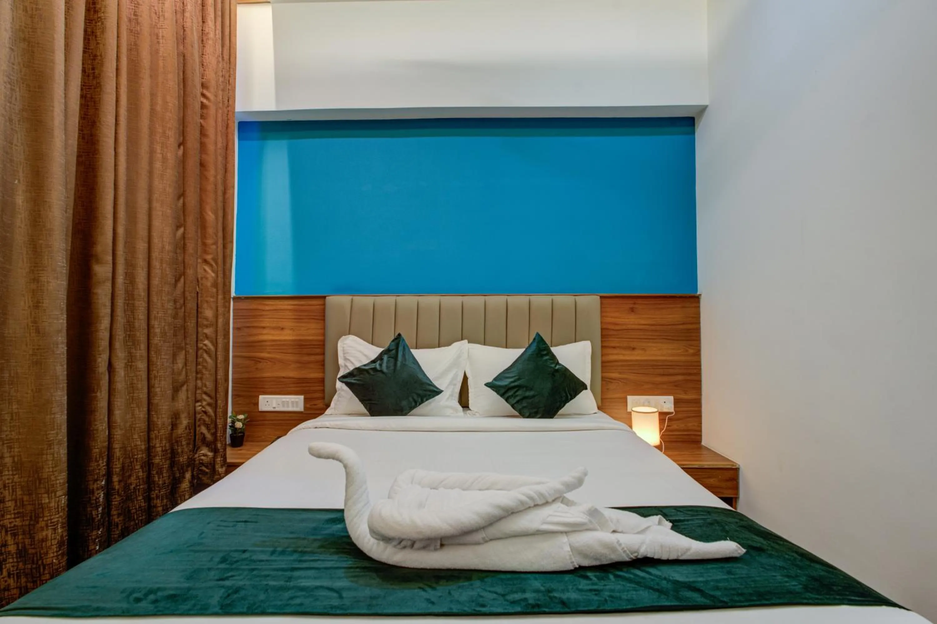 Bedroom, Bed in Silverkey Hotel Yelahanka