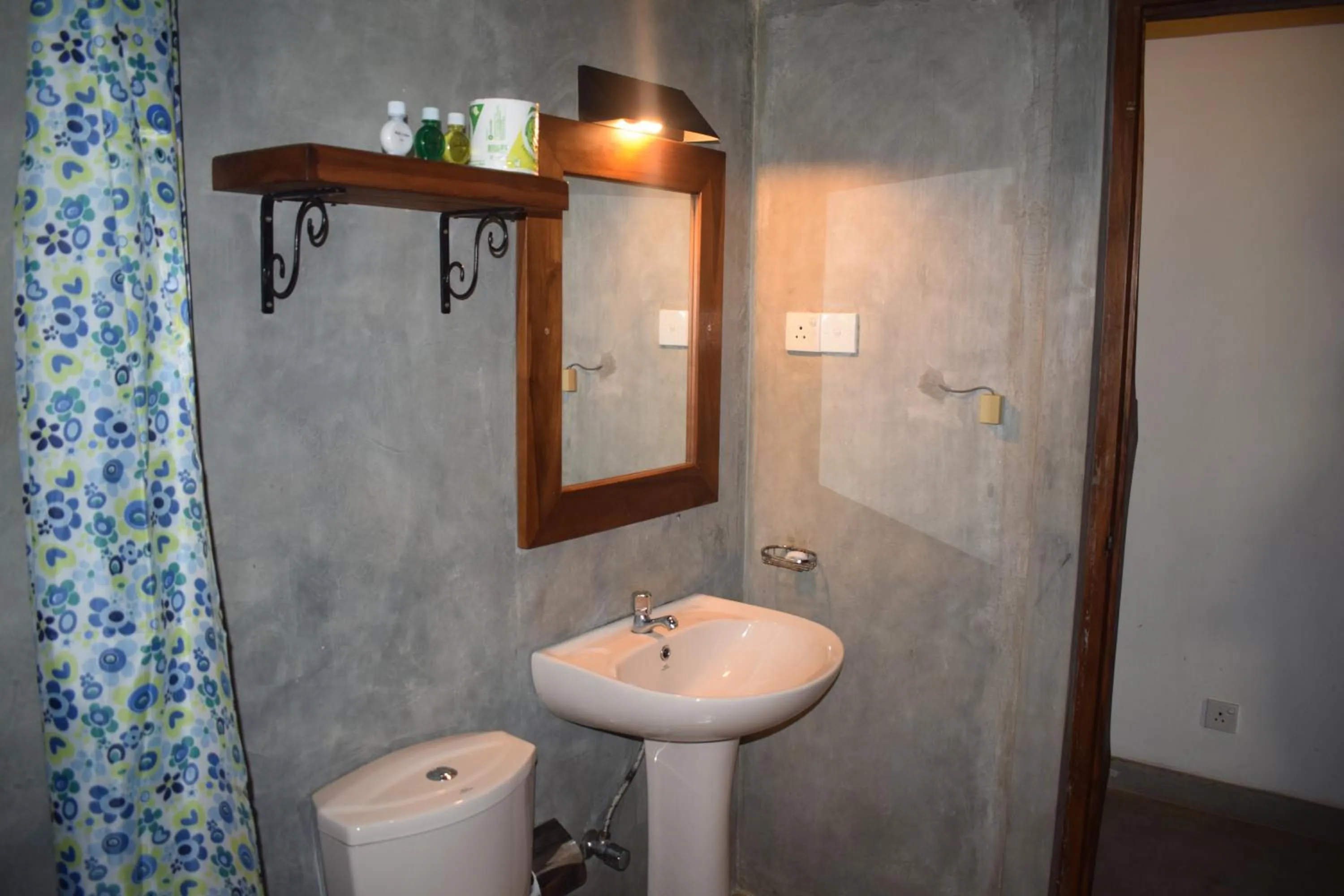 Bathroom in Nil Diya Mankada Safari Lodge