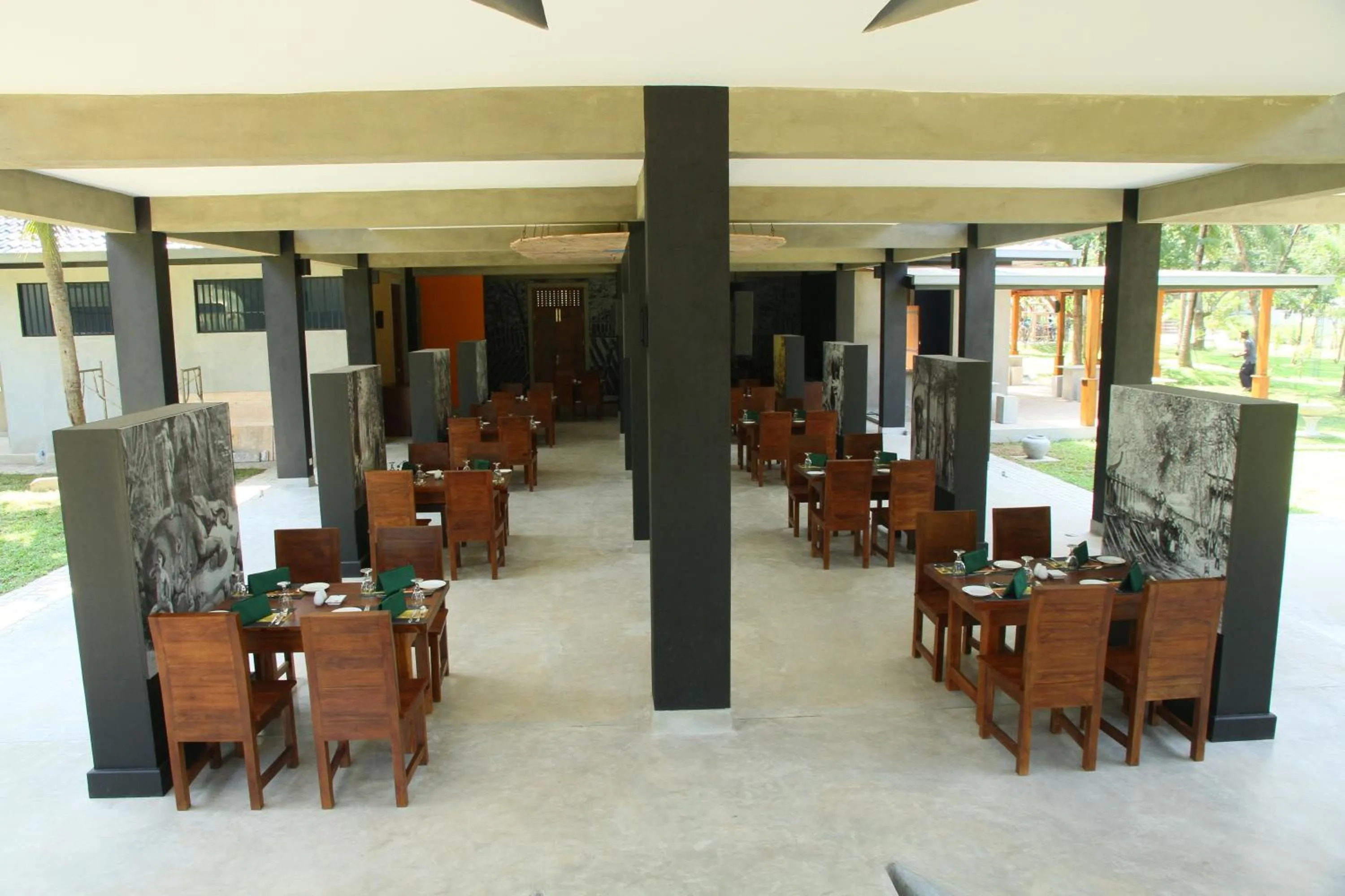 Restaurant/places to eat in Nil Diya Mankada Safari Lodge