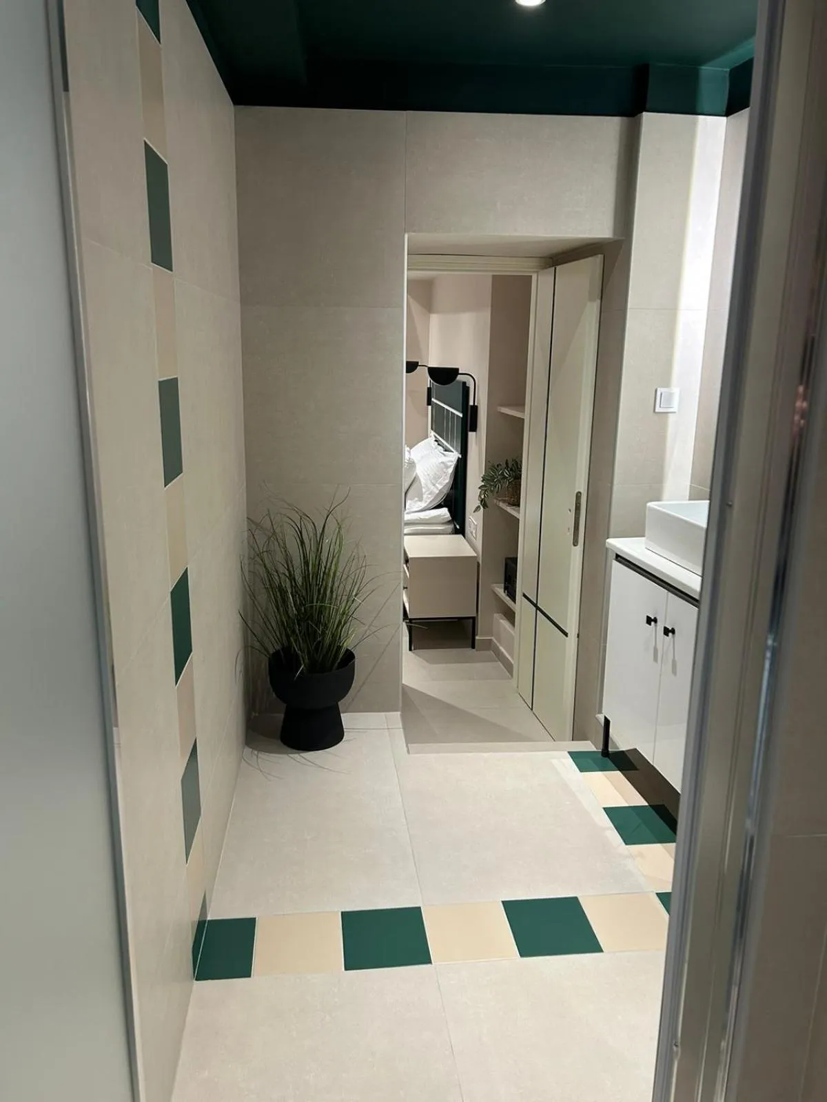 Photo of the whole room, Bed in Living Yard Thissio