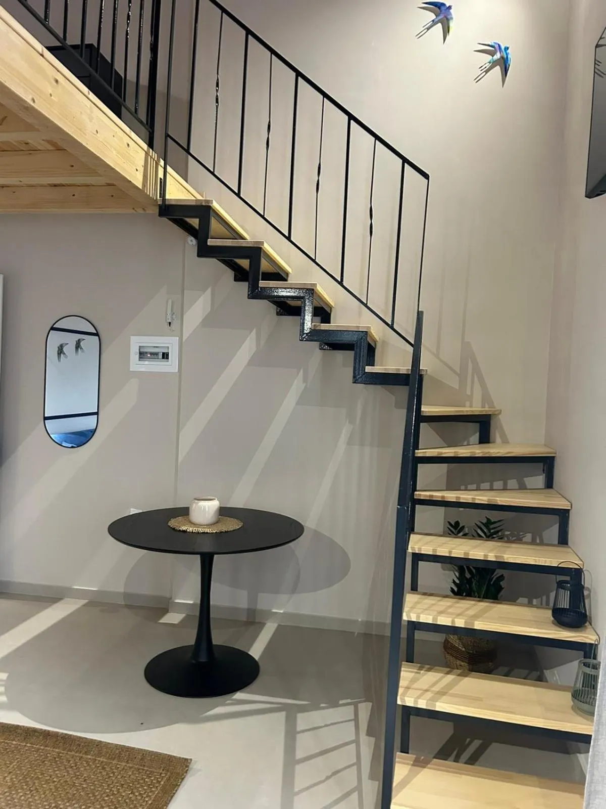 Decorative detail in Living Yard Thissio