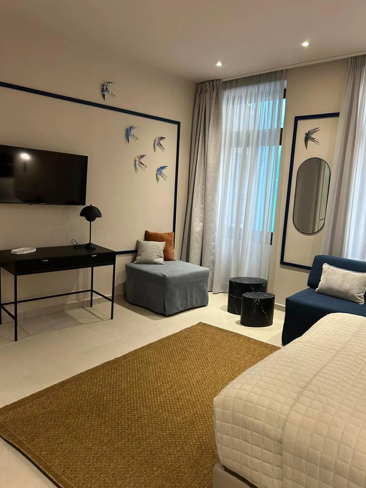 Bed in Living Yard Thissio