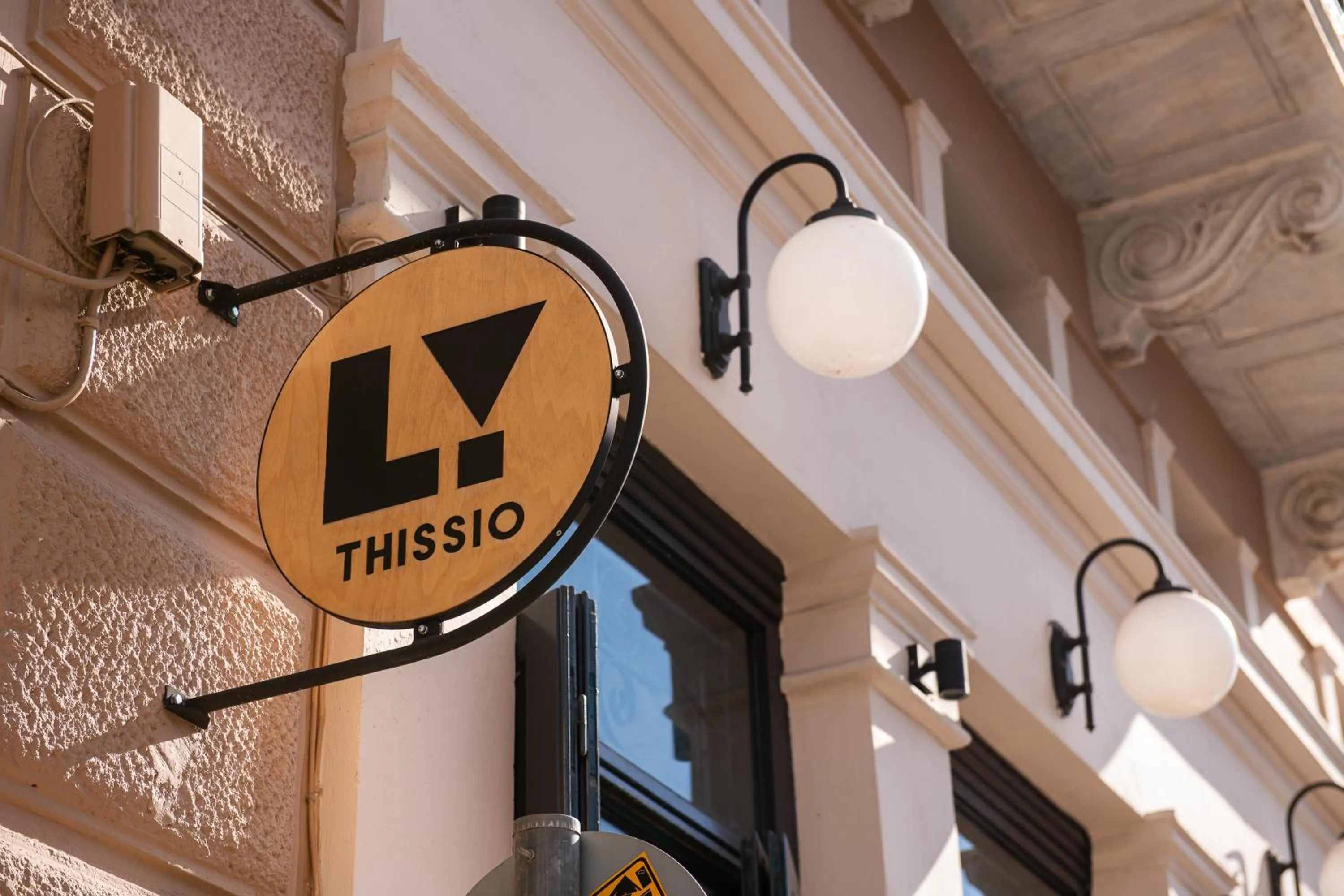 Property building in Living Yard Thissio