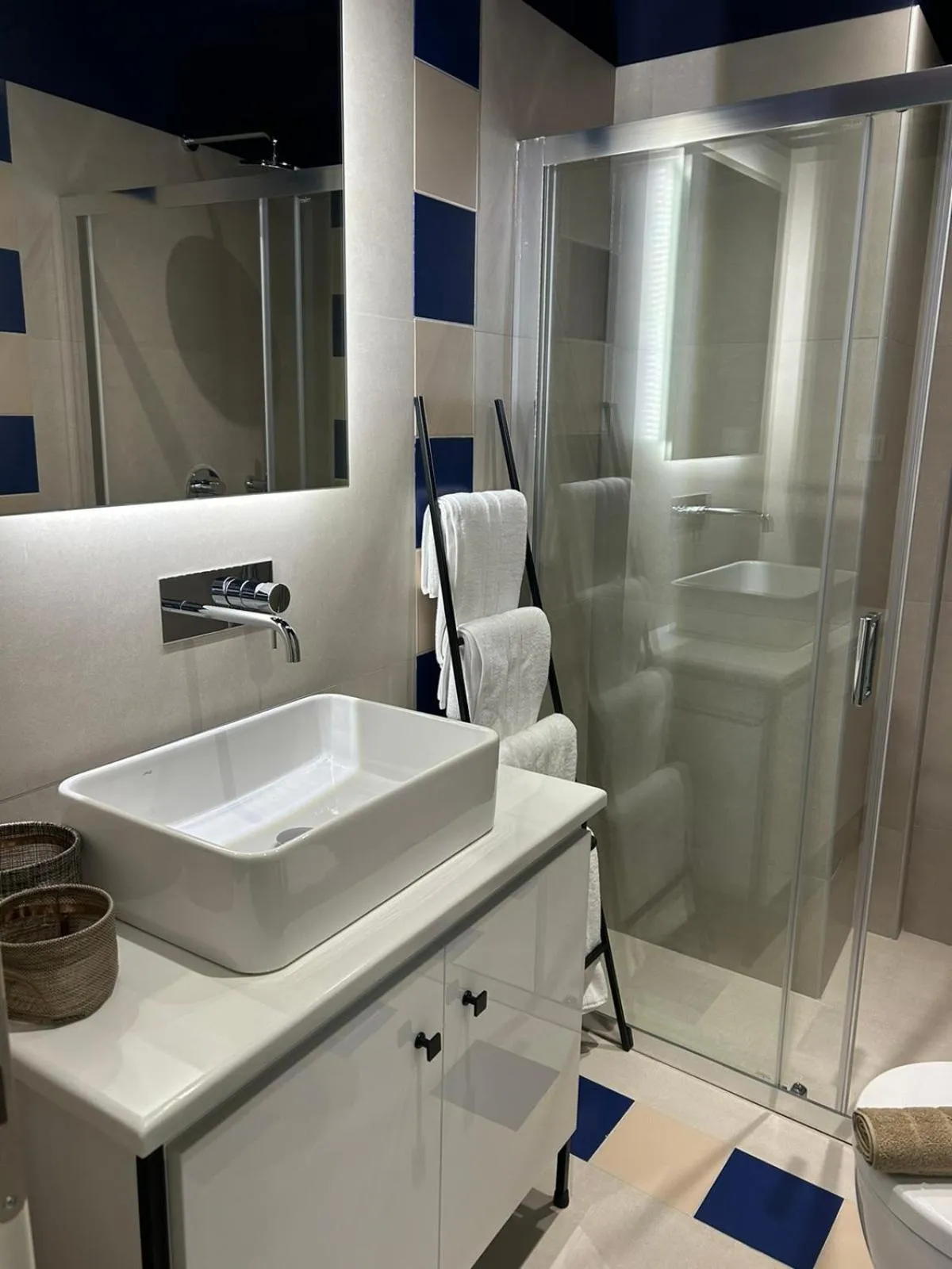 Shower in Living Yard Thissio