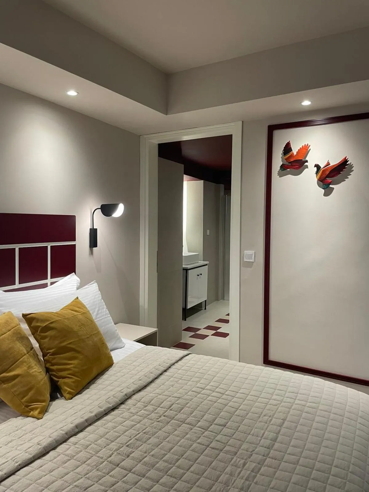 Bed in Living Yard Thissio