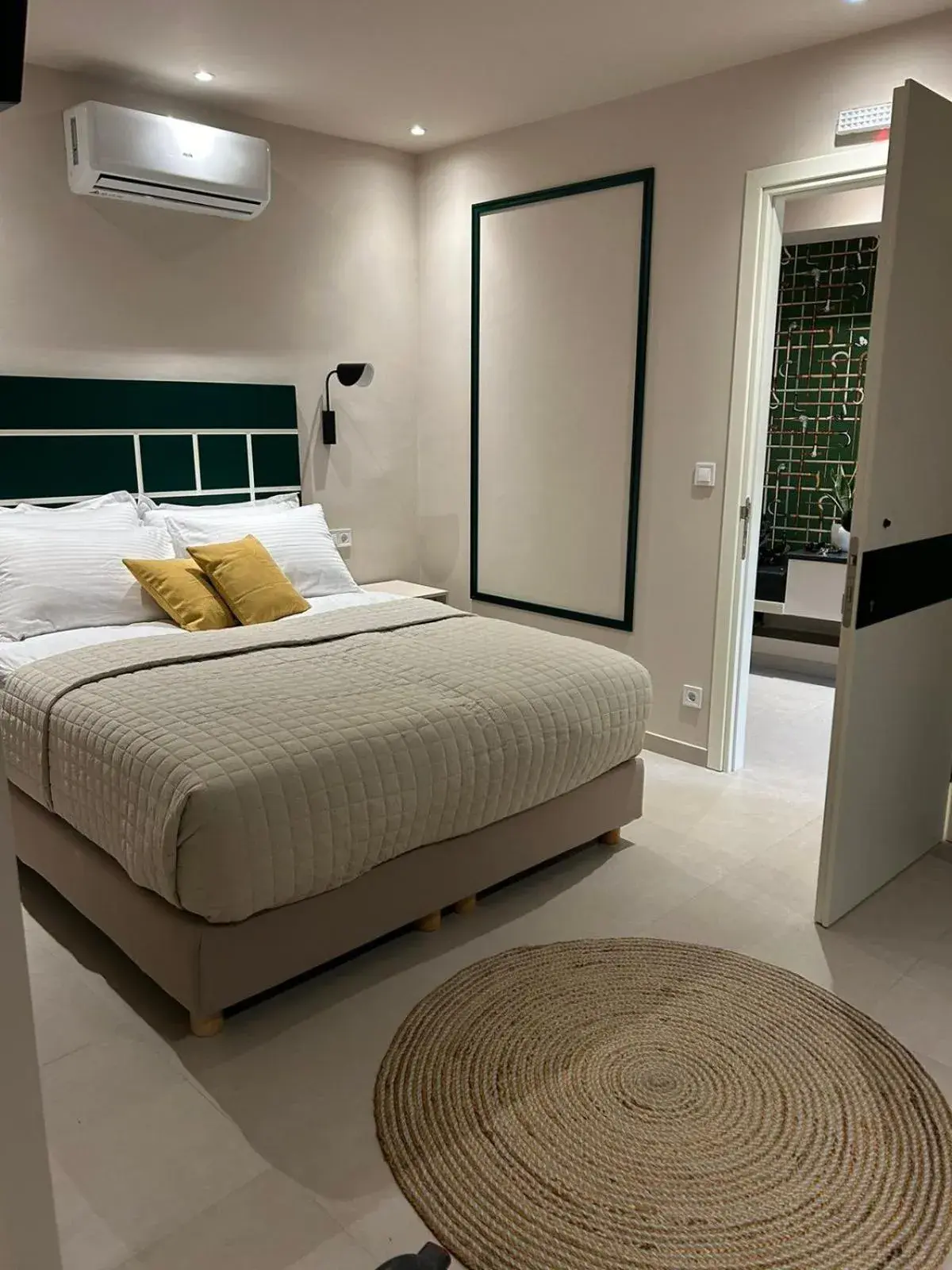 Cozy Room in Living Yard Thissio Cozy Room in Living Yard Thissio