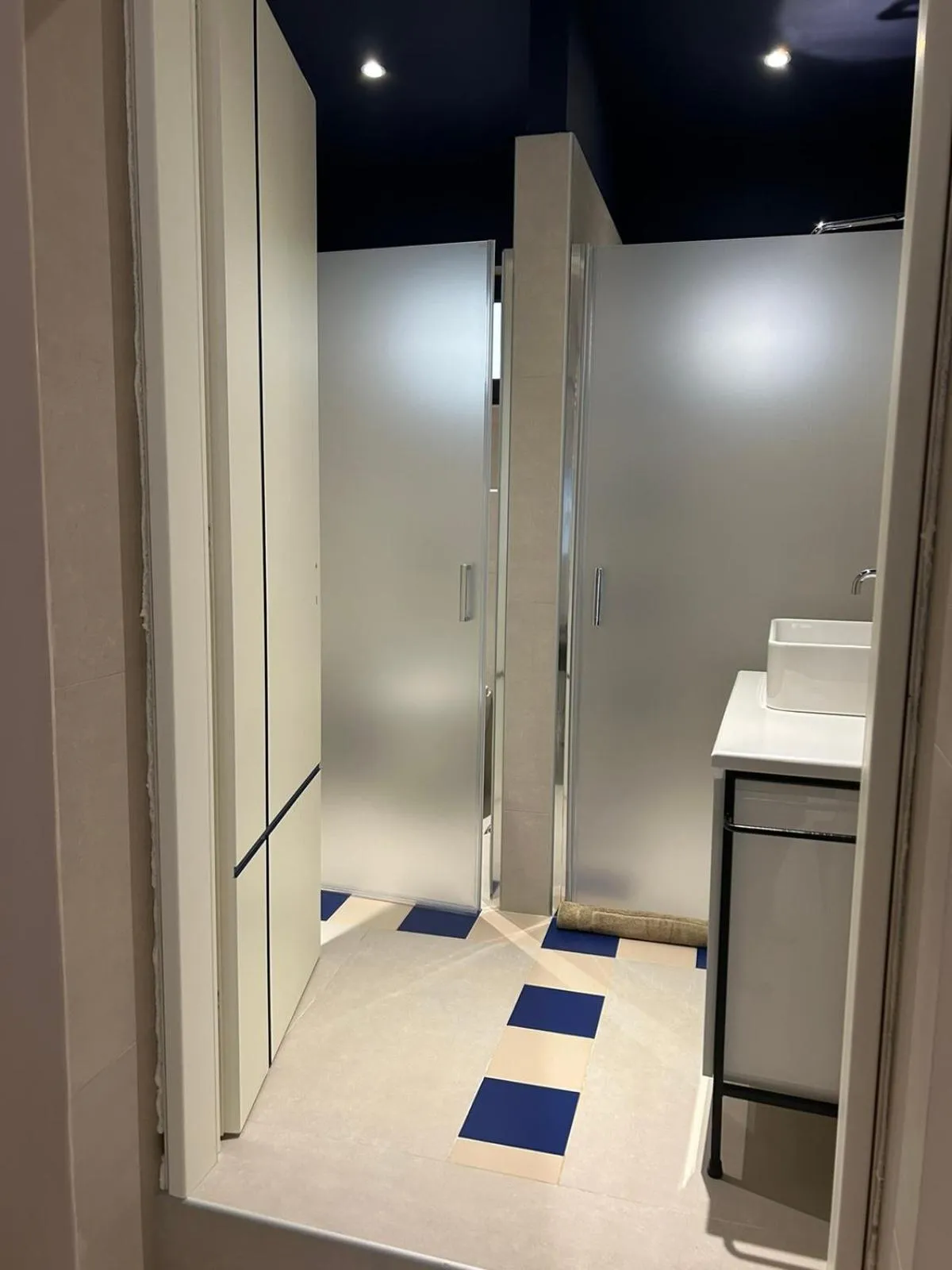 Bathroom in Living Yard Thissio