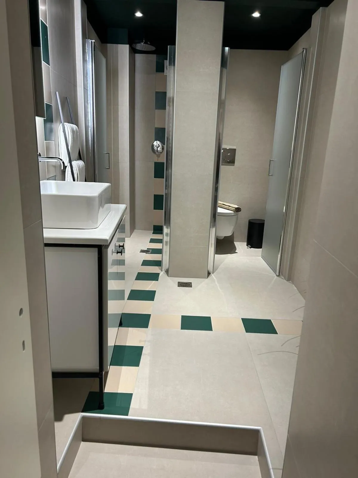 Shower in Living Yard Thissio