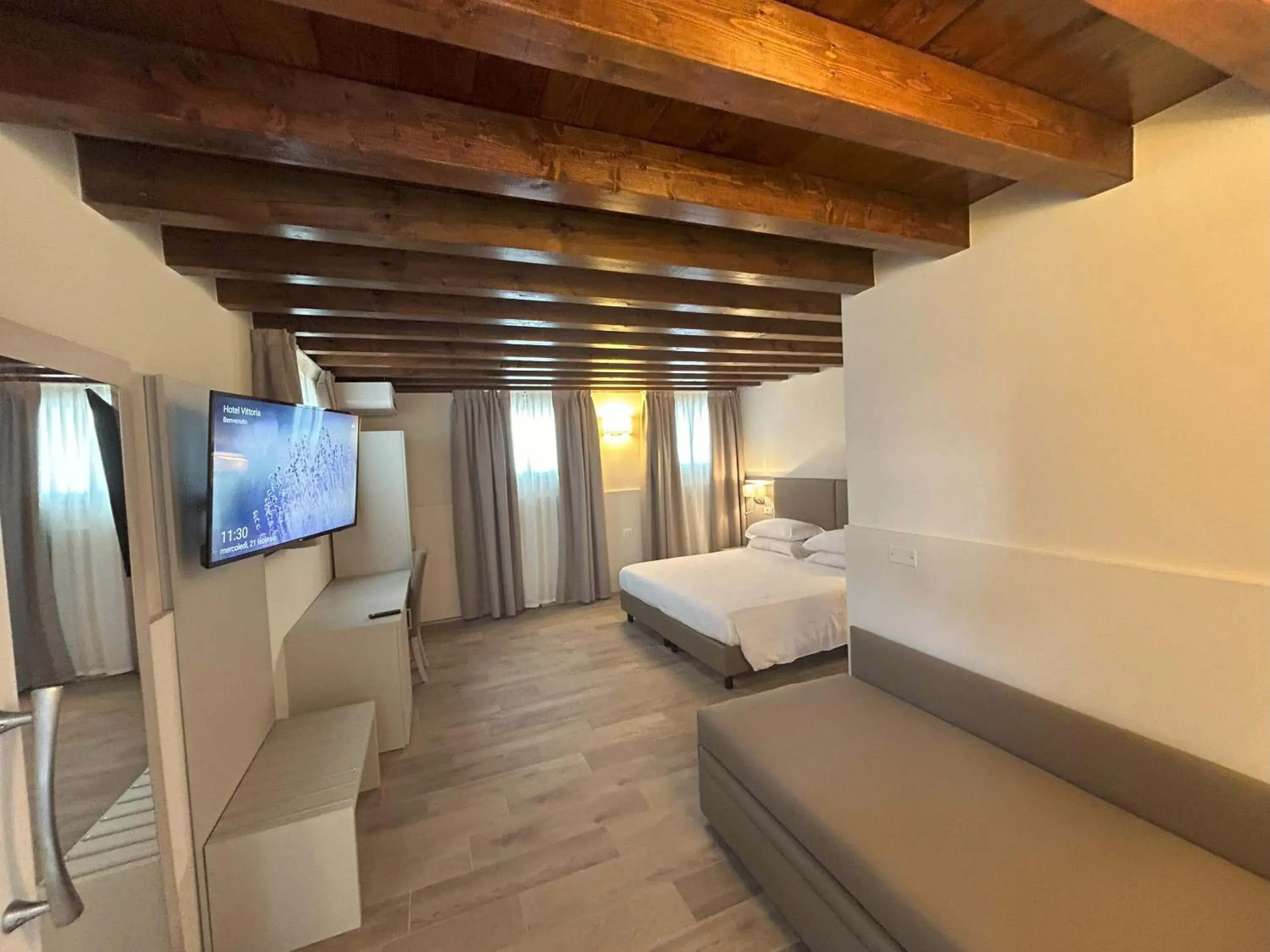 Large Double or Twin Room - single occupancy in La Casetta Large Double or Twin Room - single occupancy in La Casetta