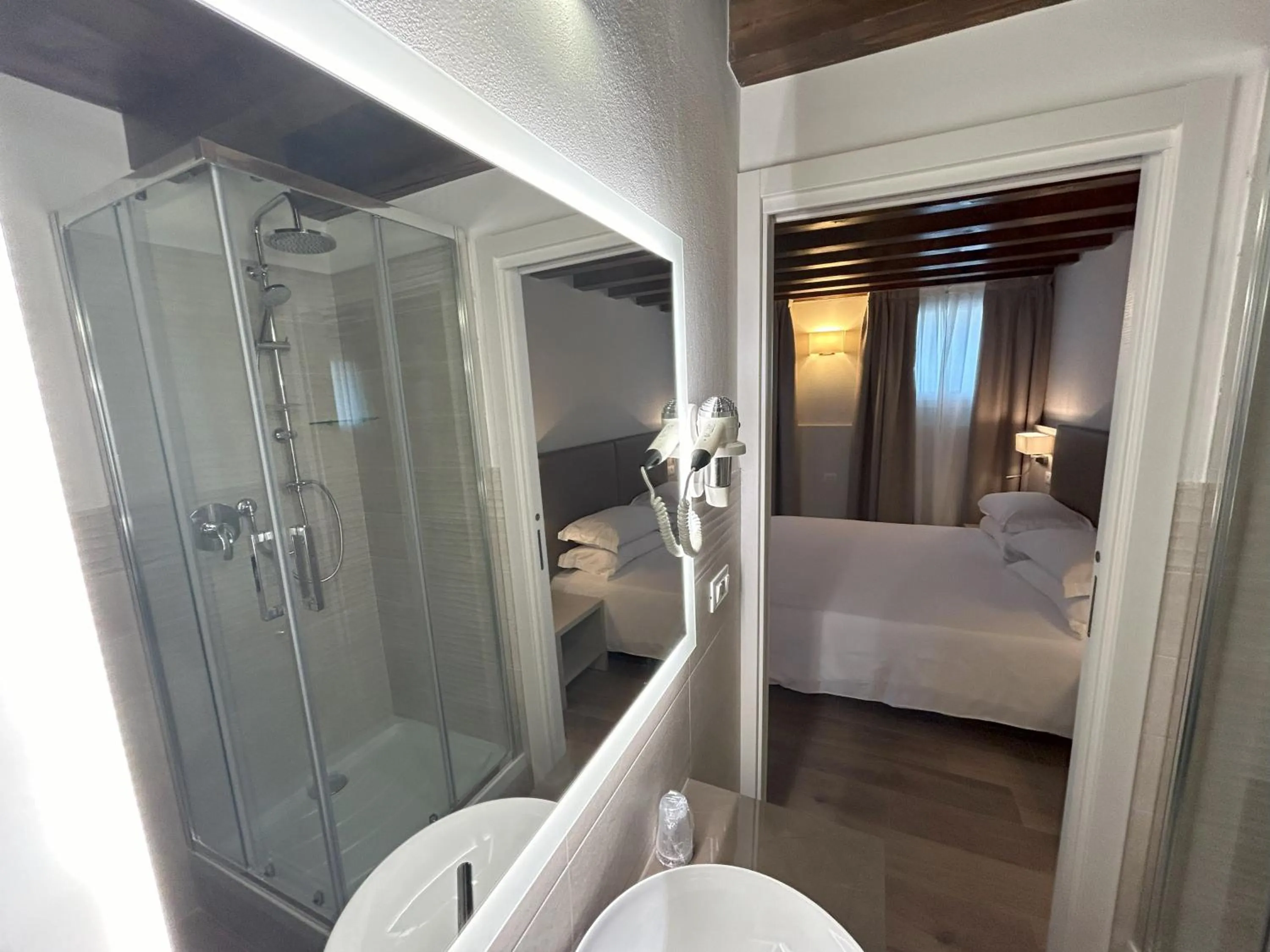 Bathroom, Bed in La Casetta