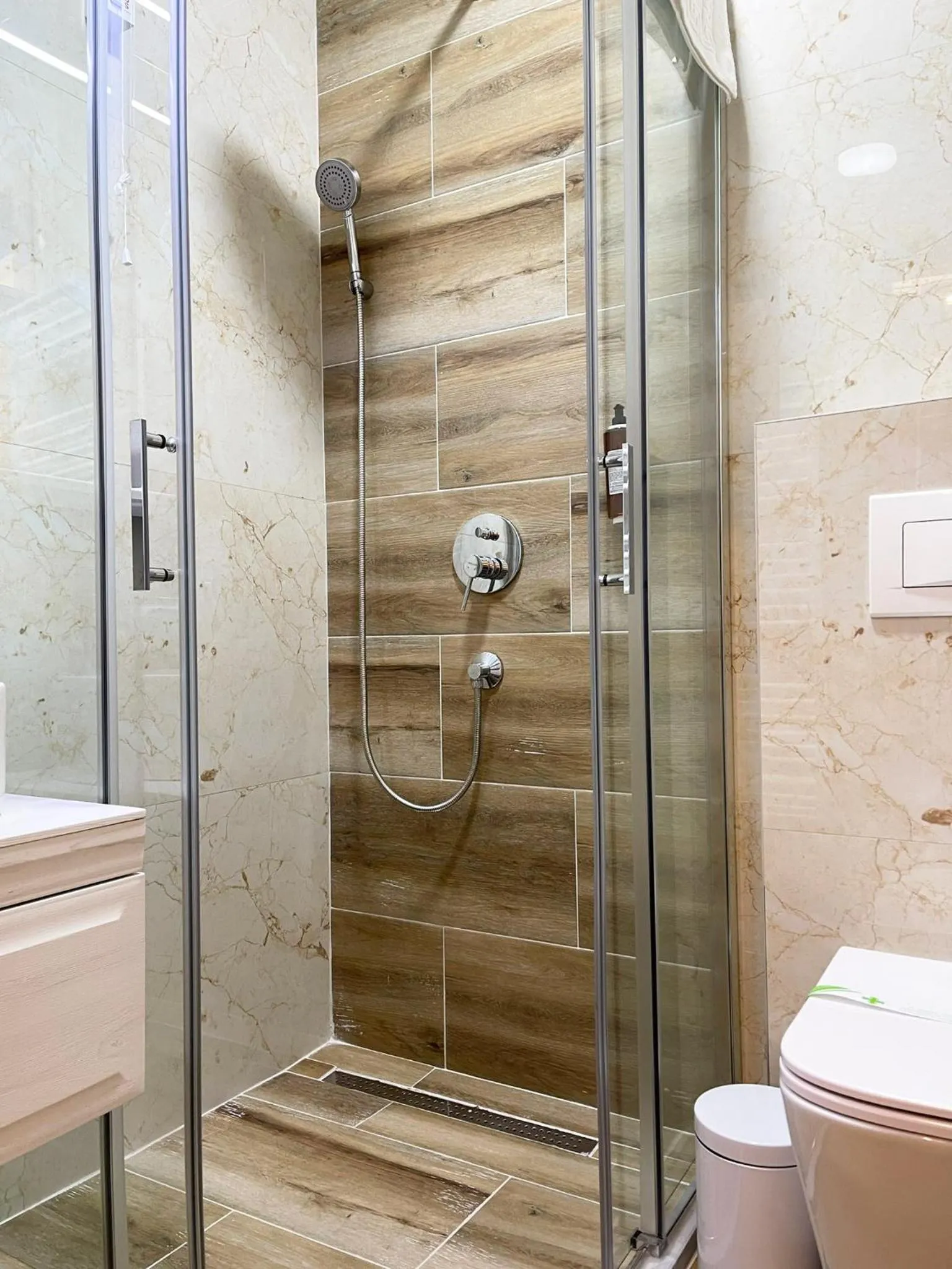 Shower in Hotel NPL CODE