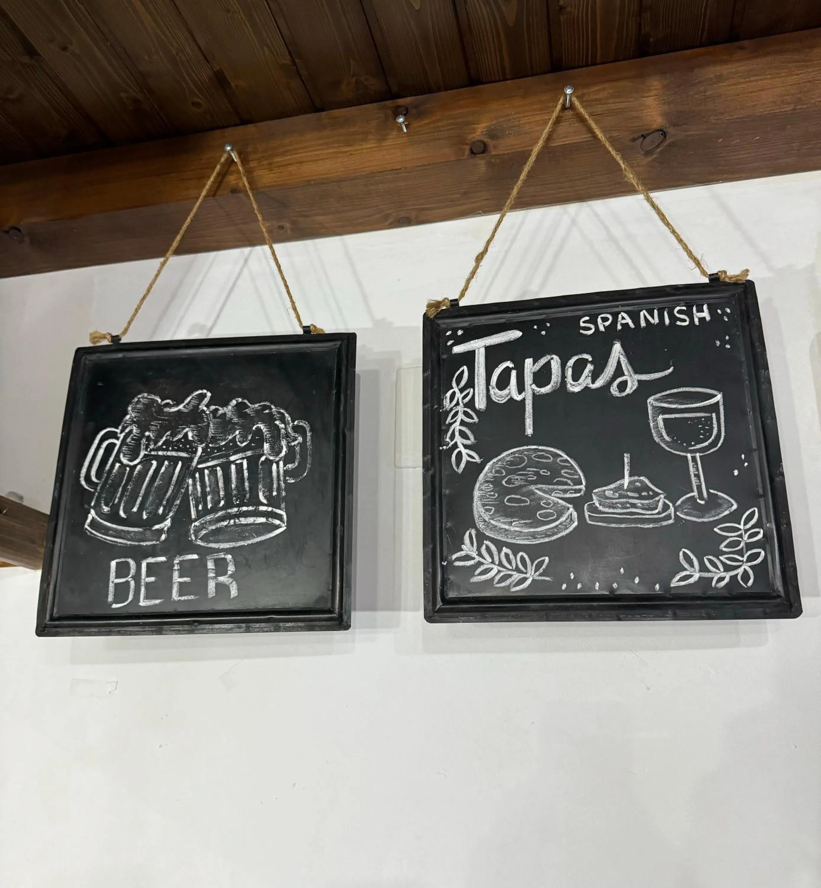 Lounge or bar in Hostal El Descanso Del Emperador