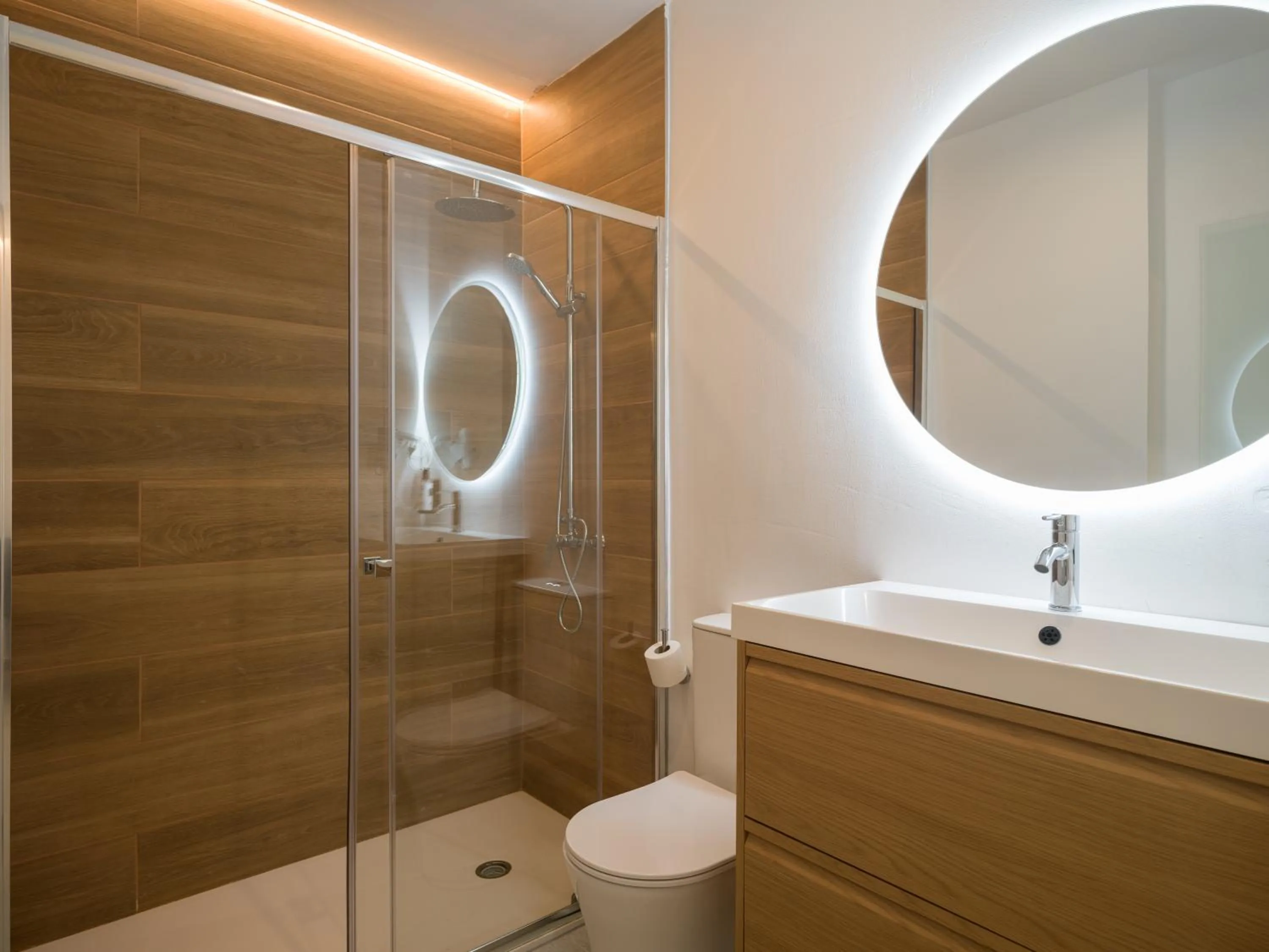 Shower in Shabolo Apartments Las Palmas