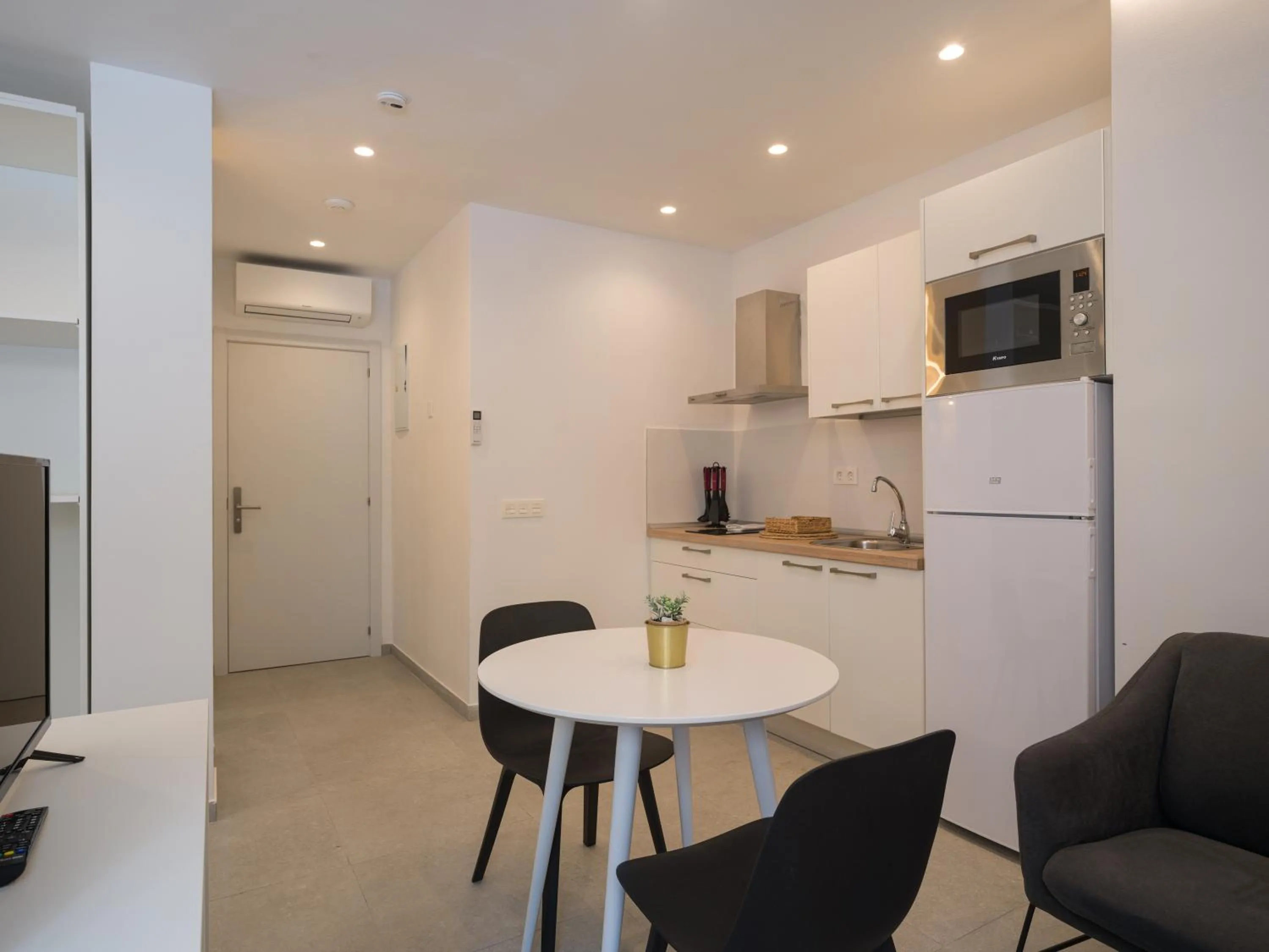 TV and multimedia in Shabolo Apartments Las Palmas