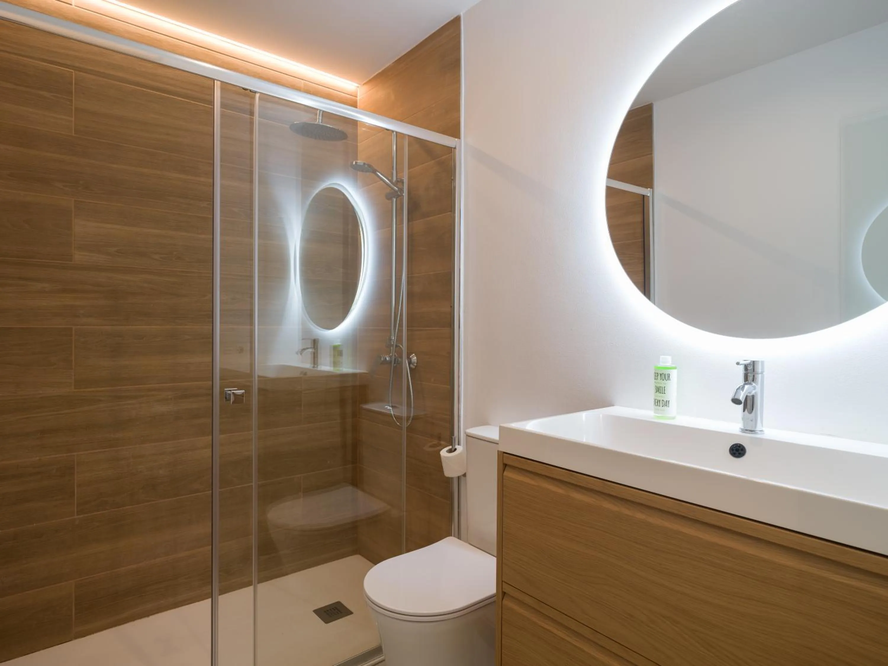 Shower in Shabolo Apartments Las Palmas