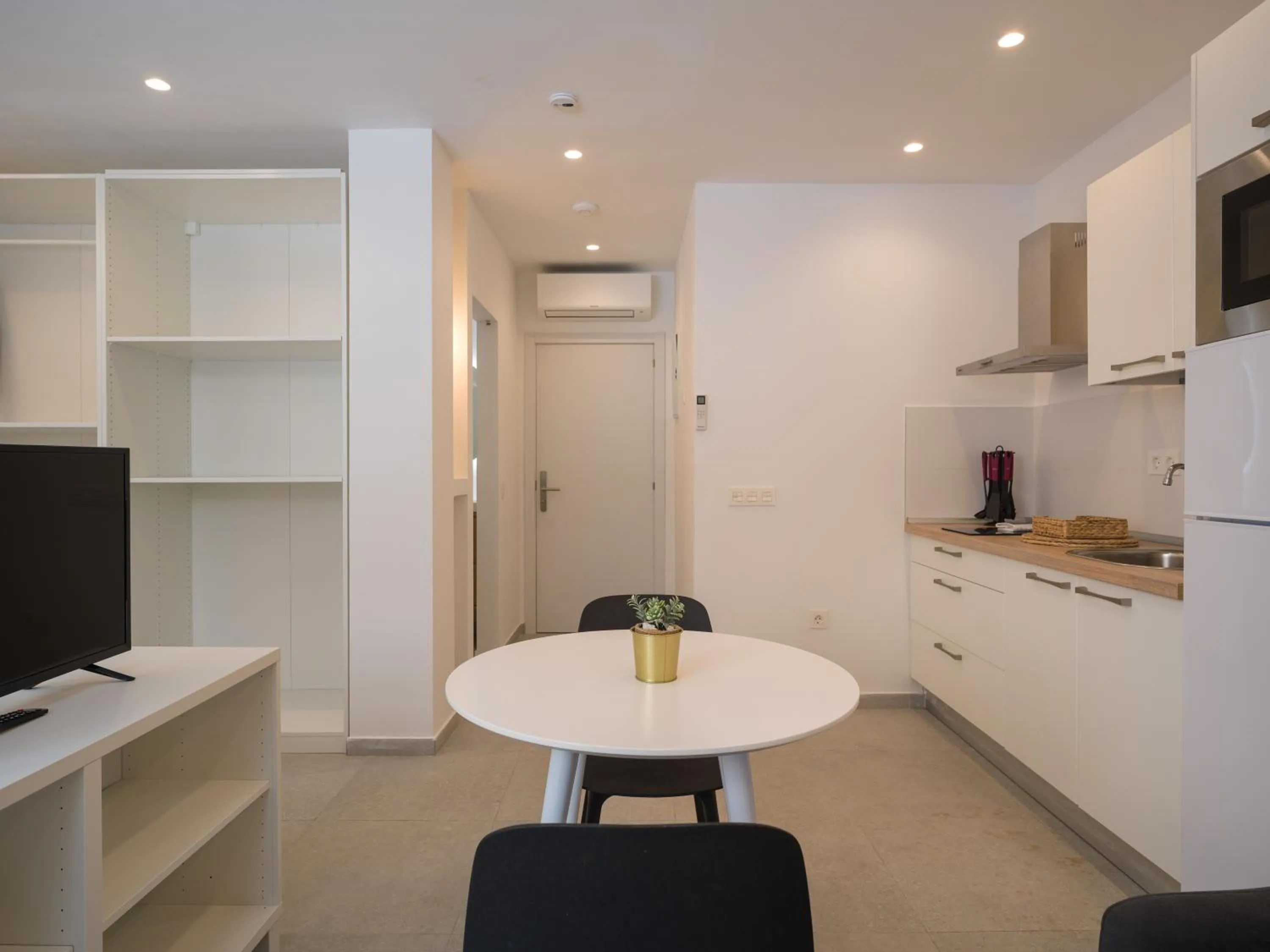 TV and multimedia in Shabolo Apartments Las Palmas