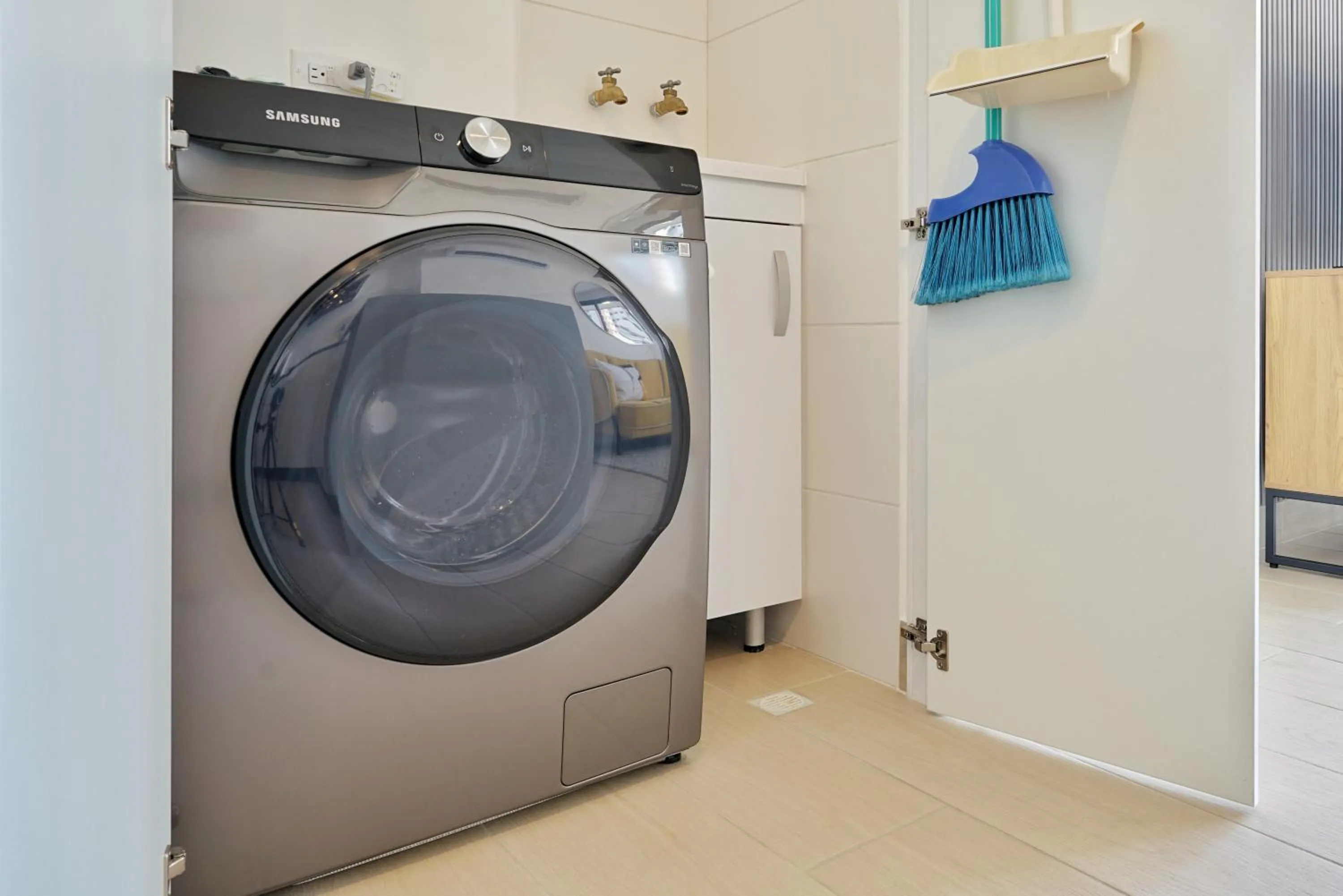 washing machine in Wynwood House San Francisco