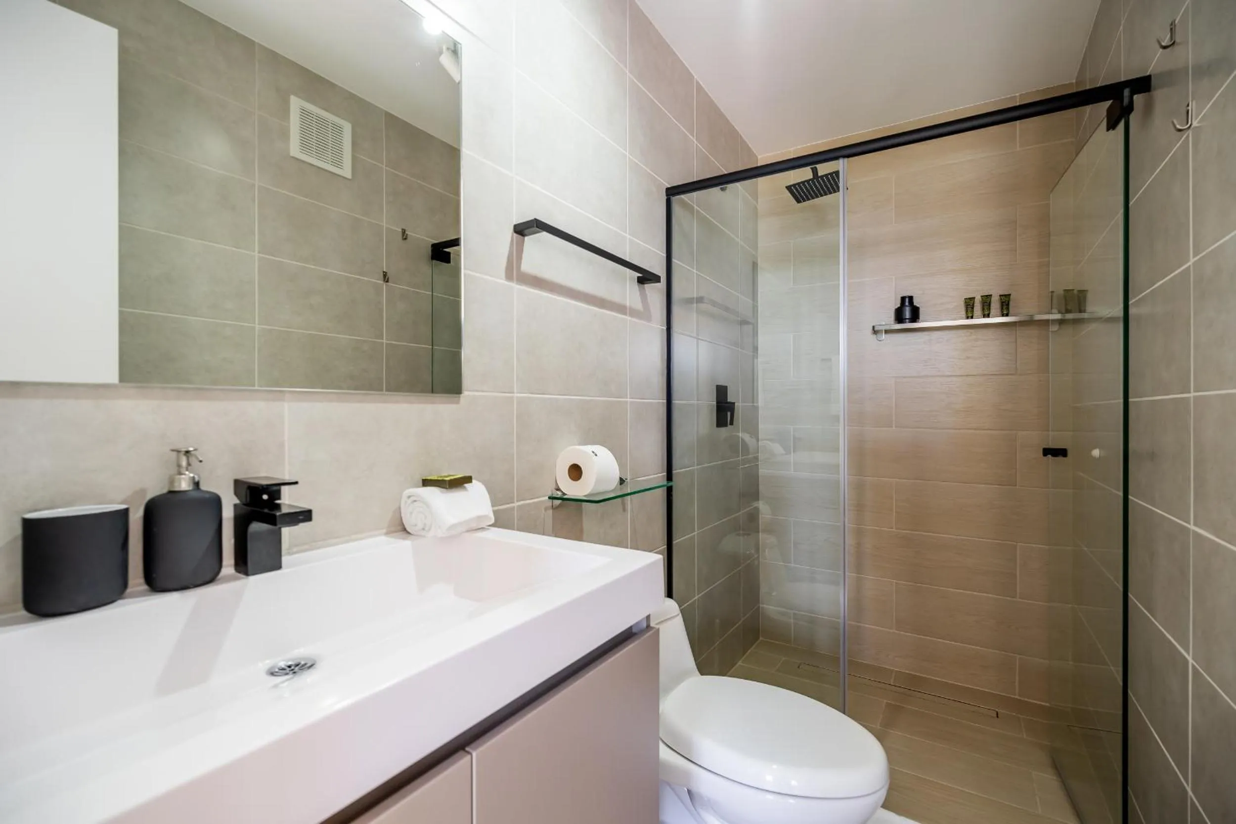 Bathroom in Wynwood House San Francisco