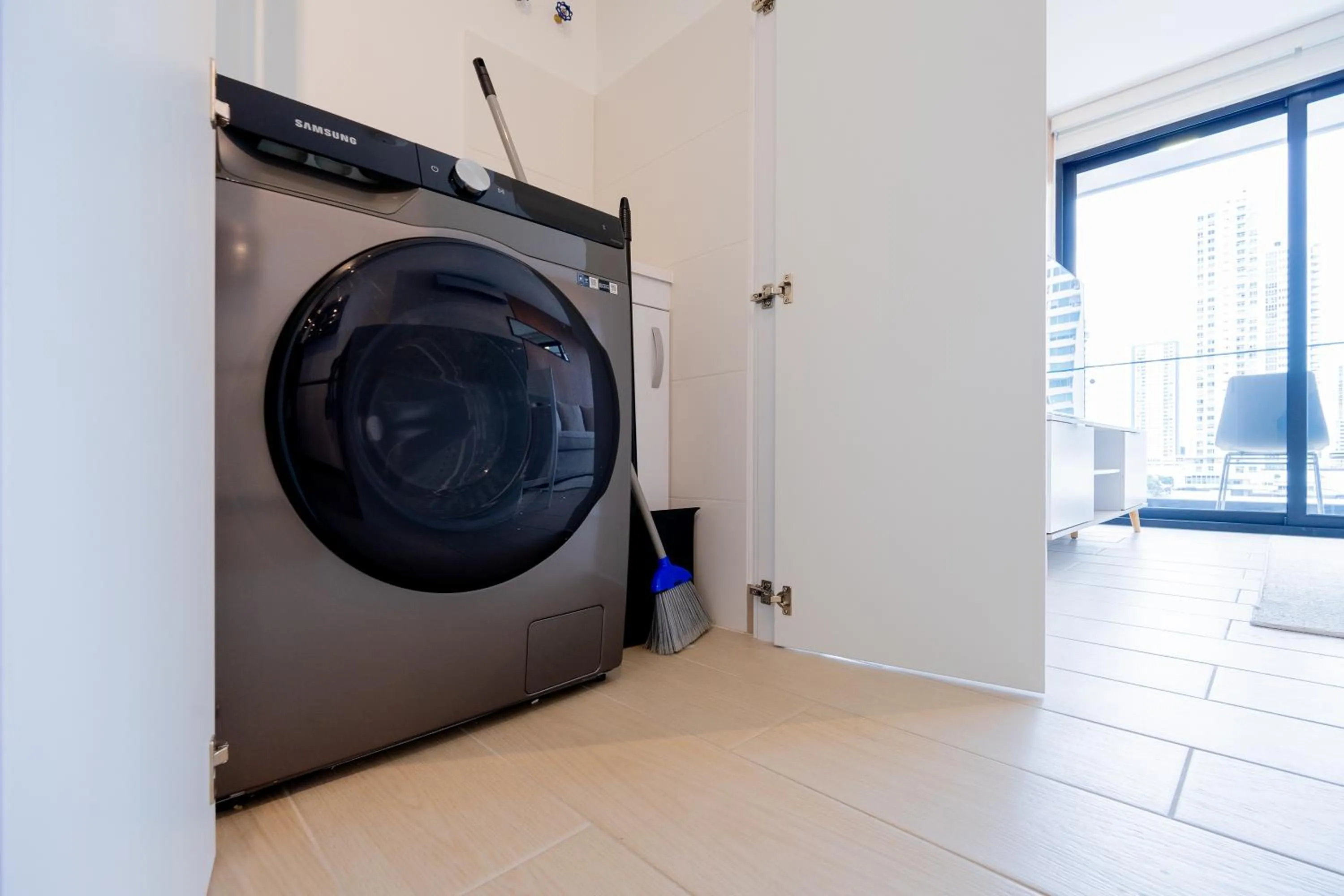 washing machine in Wynwood House San Francisco