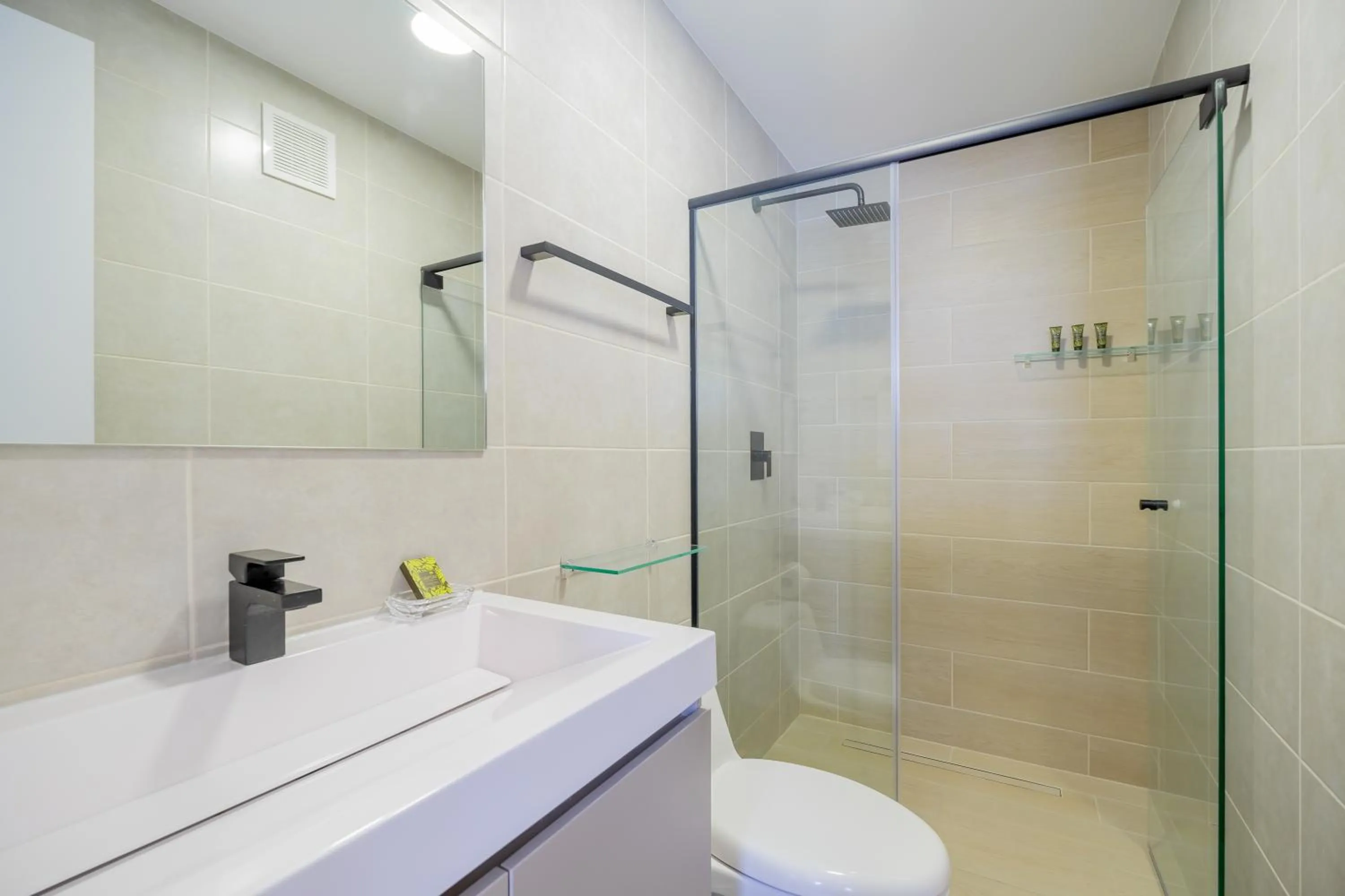 Bathroom in Wynwood House San Francisco