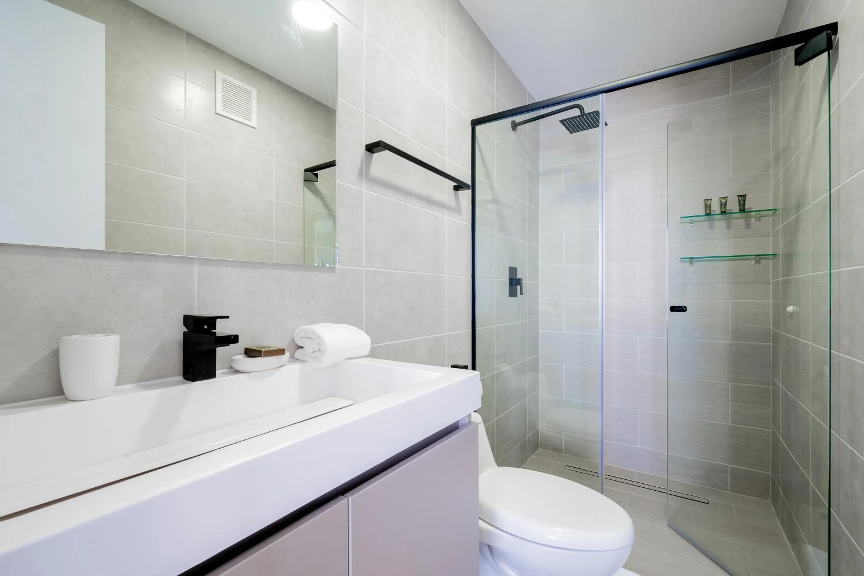 Bathroom in Wynwood House San Francisco