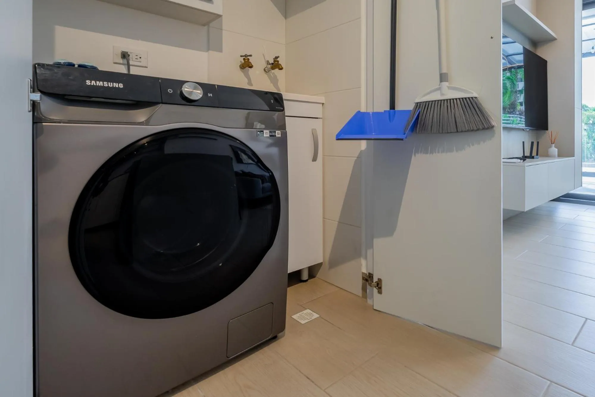 washing machine in Wynwood House San Francisco