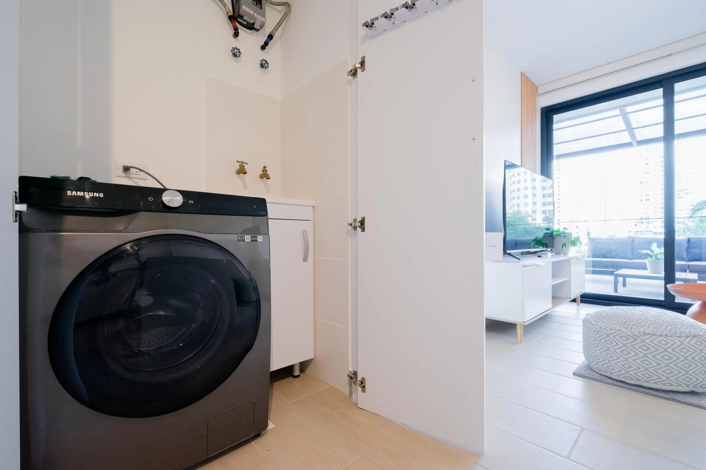 washing machine in Wynwood House San Francisco