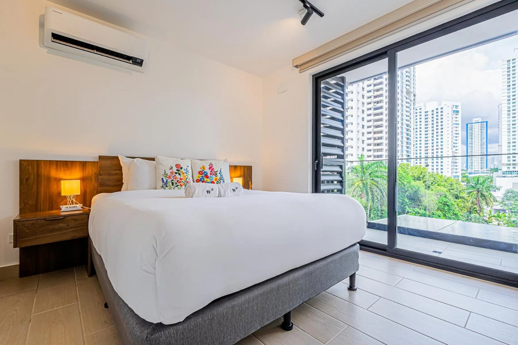 Bedroom, Bed in Wynwood House San Francisco