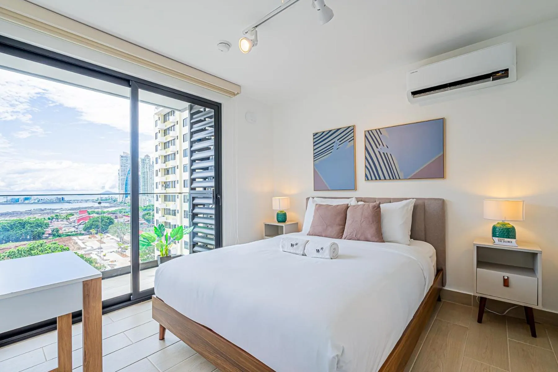 Bedroom, Bed in Wynwood House San Francisco