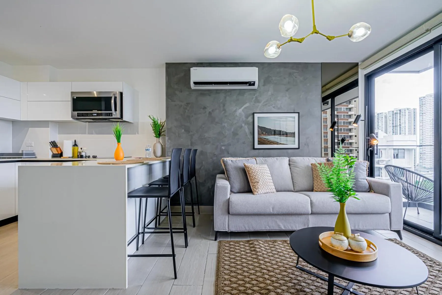 Dining area in Wynwood House San Francisco