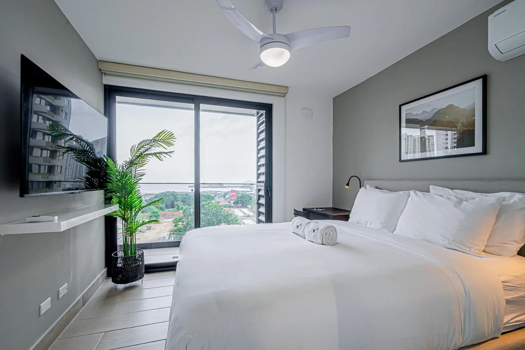 Bedroom, Bed in Wynwood House San Francisco